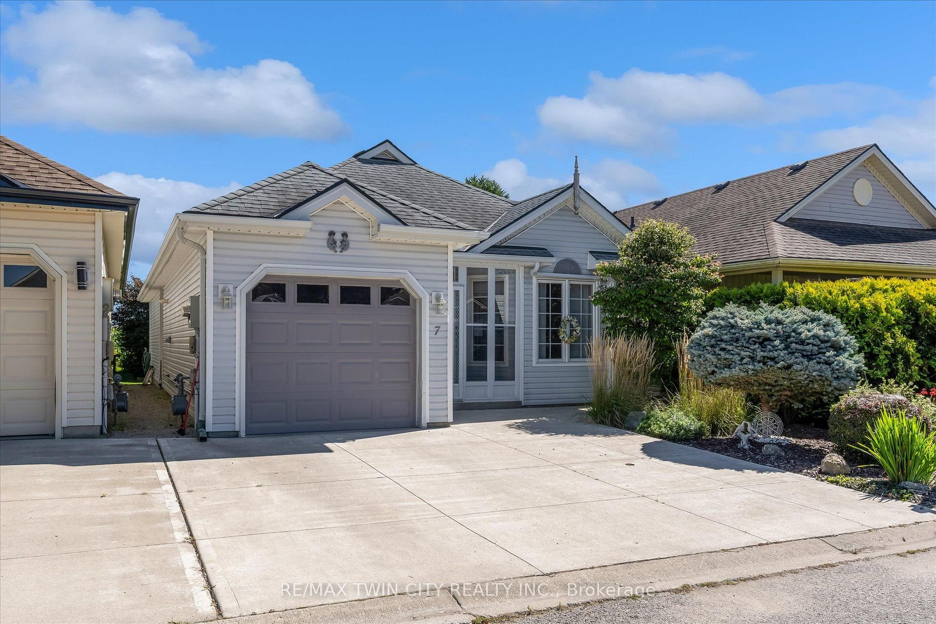 Photo 2 of 7 Aspen Lane, Norfolk, Port Rowan — HOMEH
