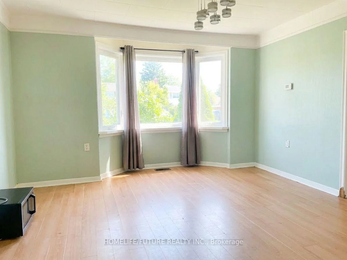 Photo 4 of 125 Annes Street, Whitby, Downtown Whitby — HOMEH