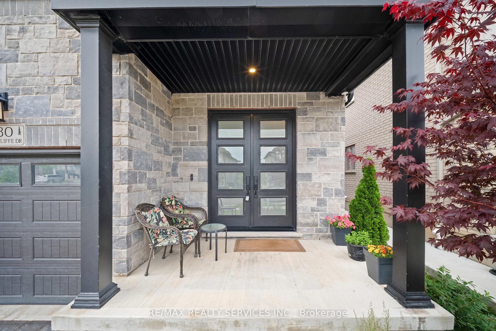 Photo 3 of 130 Pondcliffe Drive, Kitchener, Doon South — HOMEH