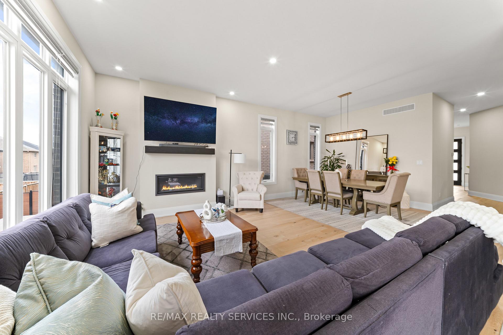 Photo 10 of 130 Pondcliffe Drive, Kitchener, Doon South — HOMEH