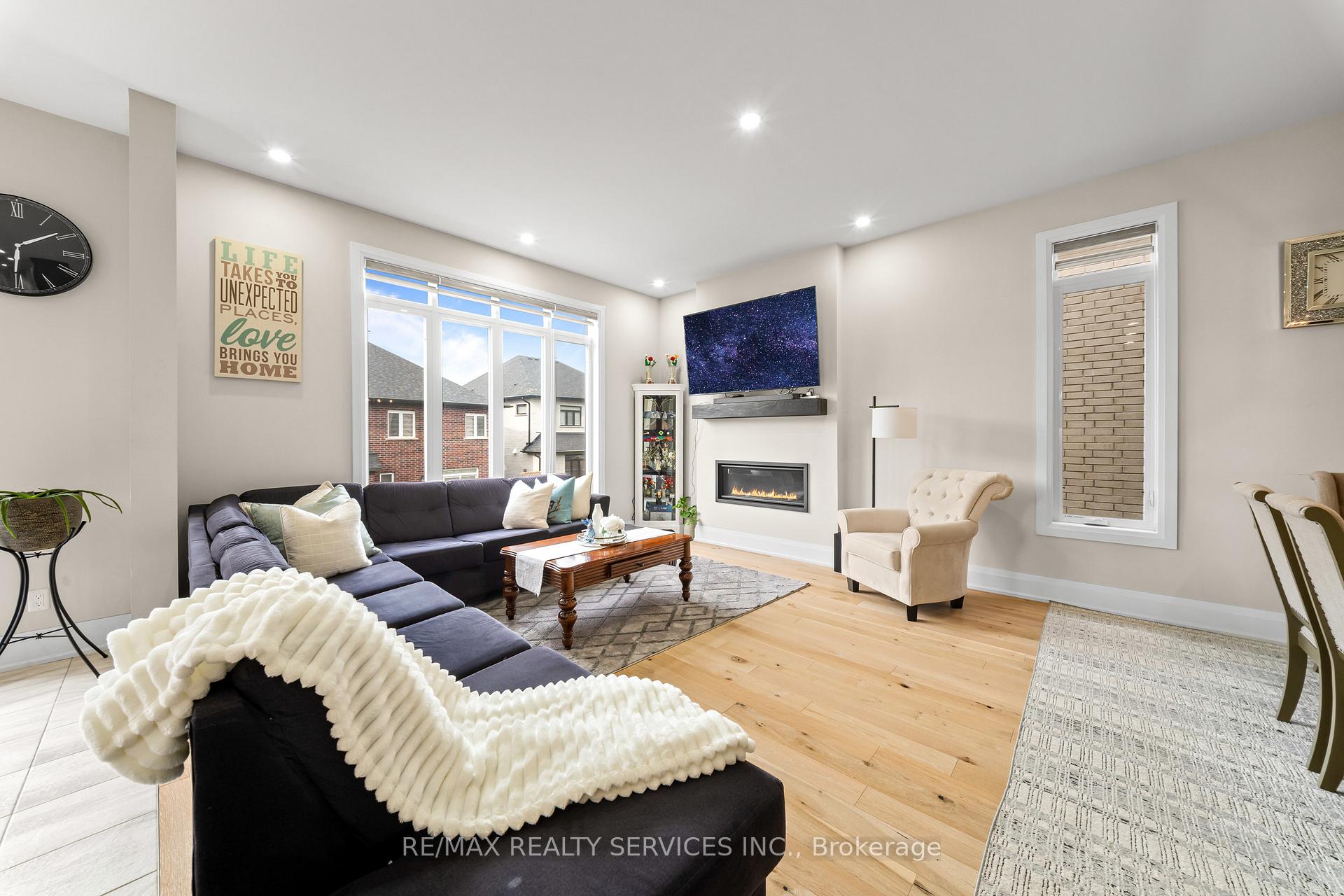 Photo 14 of 130 Pondcliffe Drive, Kitchener, Doon South — HOMEH