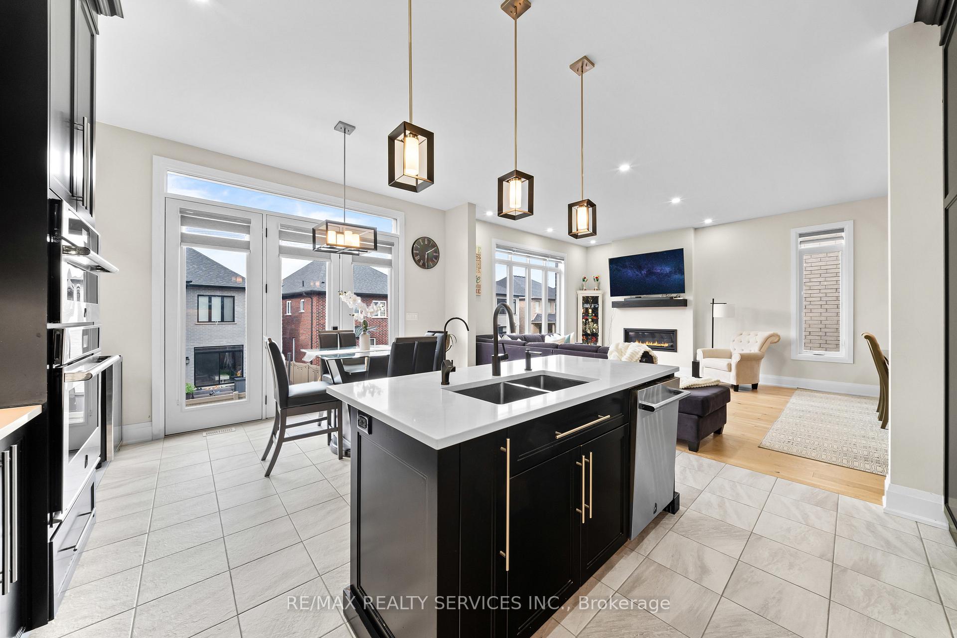 Photo 18 of 130 Pondcliffe Drive, Kitchener, Doon South — HOMEH