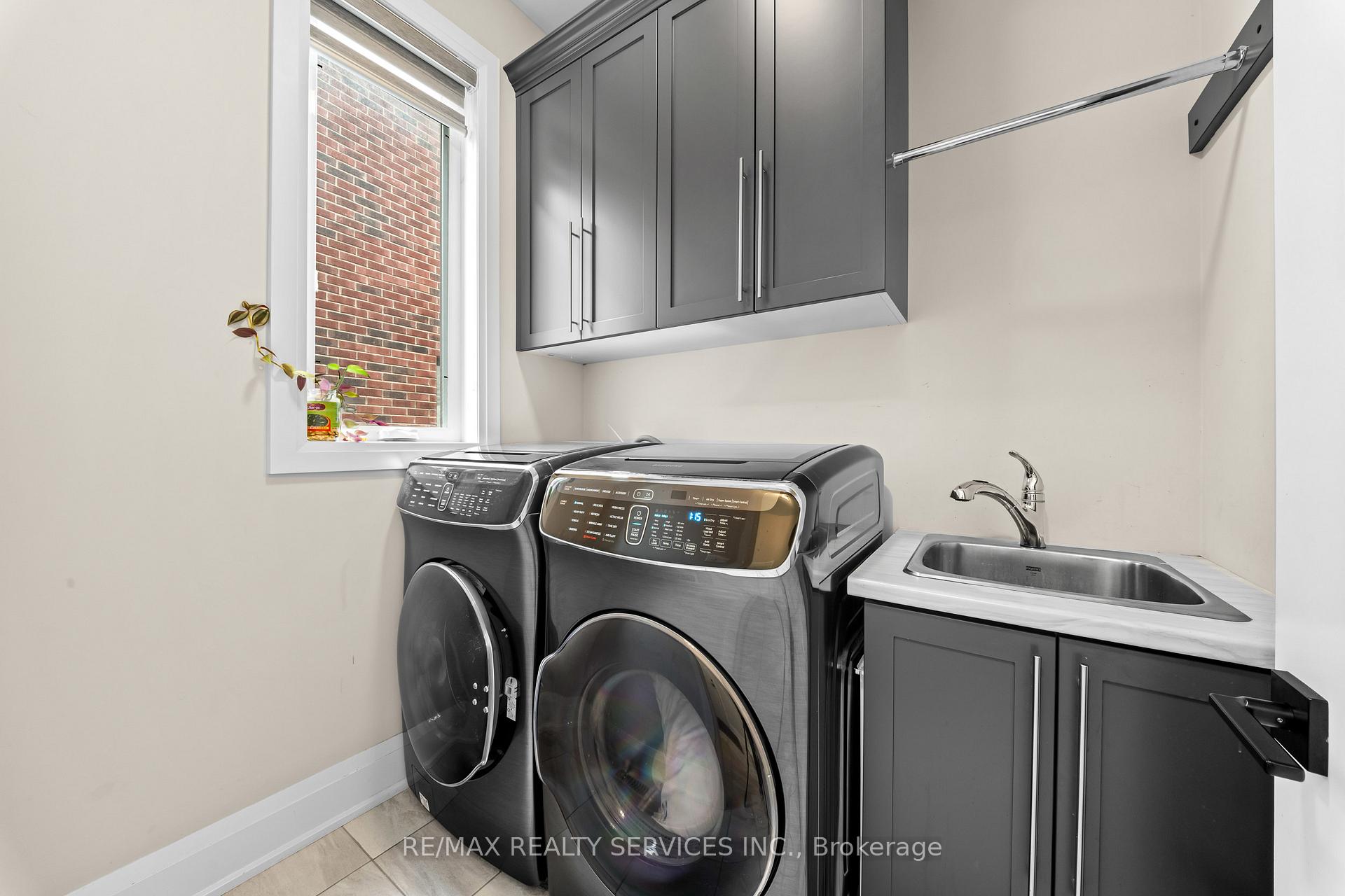 Photo 24 of 130 Pondcliffe Drive, Kitchener, Doon South — HOMEH