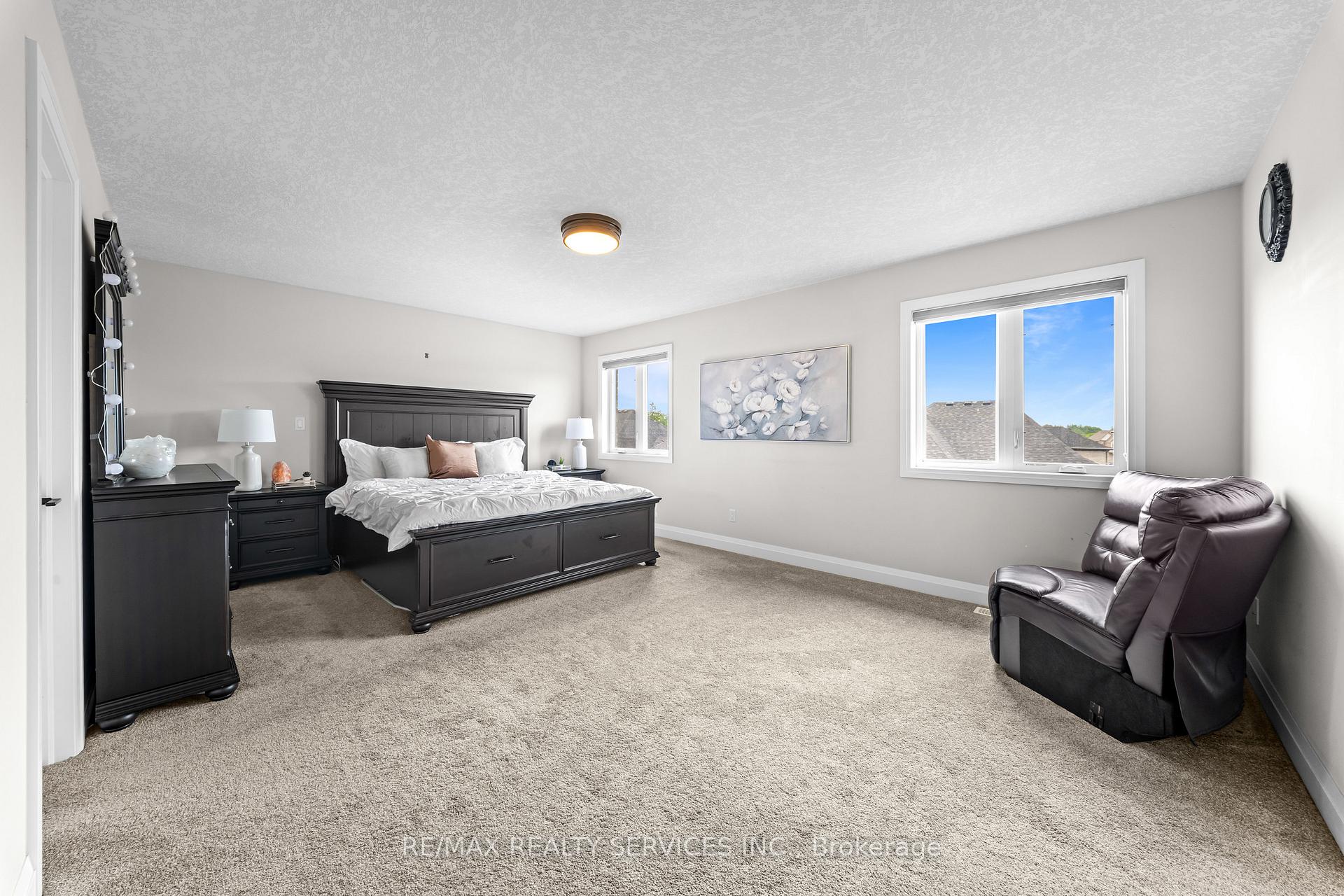Photo 29 of 130 Pondcliffe Drive, Kitchener, Doon South — HOMEH
