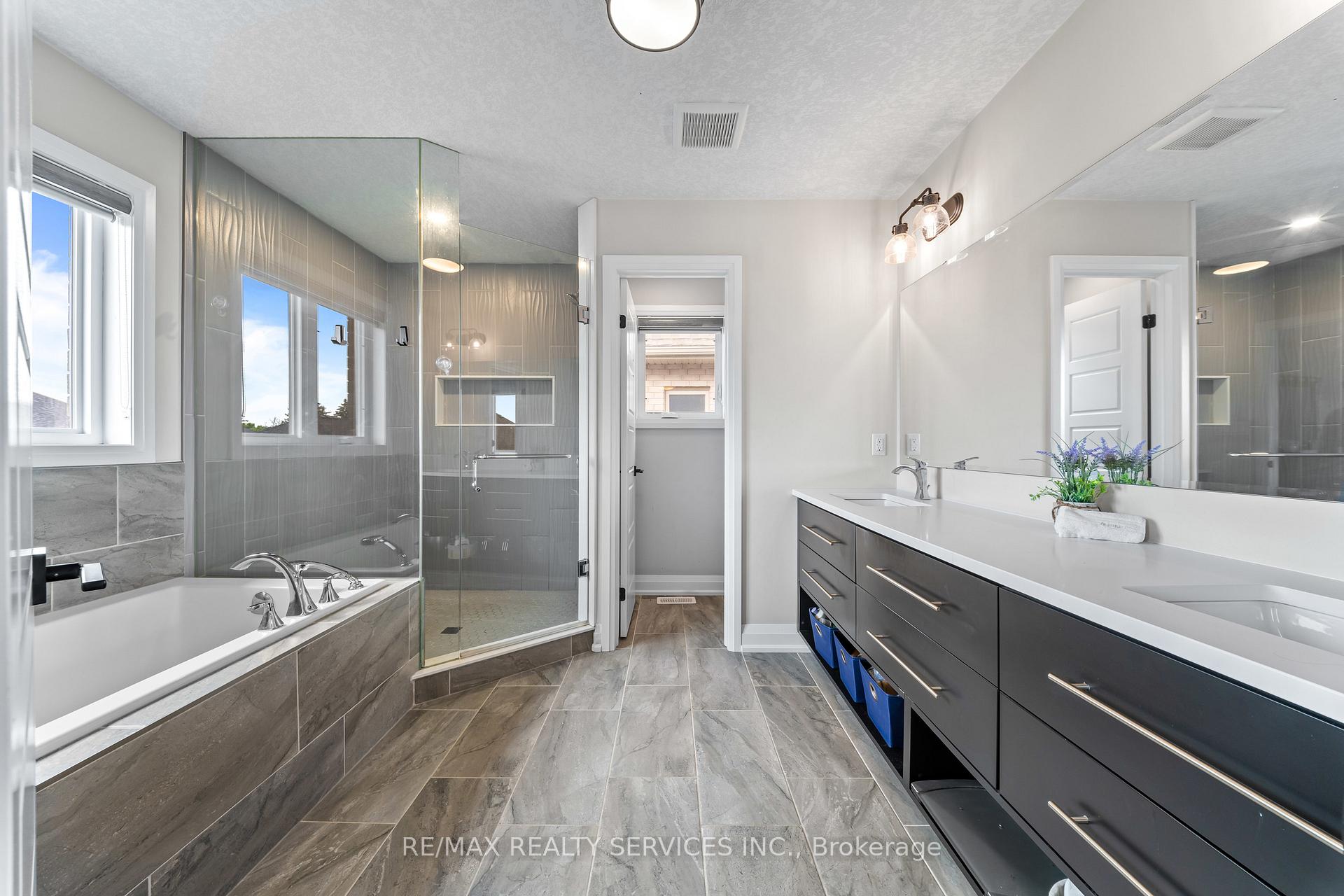 Photo 31 of 130 Pondcliffe Drive, Kitchener, Doon South — HOMEH