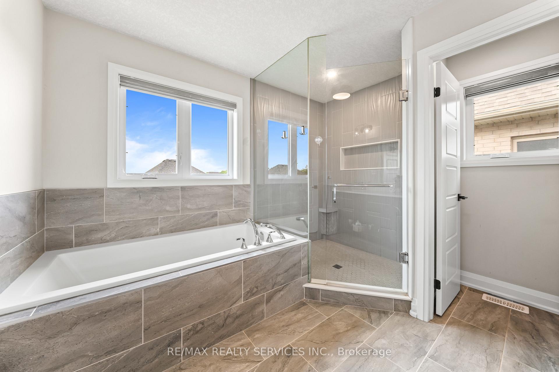 Photo 33 of 130 Pondcliffe Drive, Kitchener, Doon South — HOMEH
