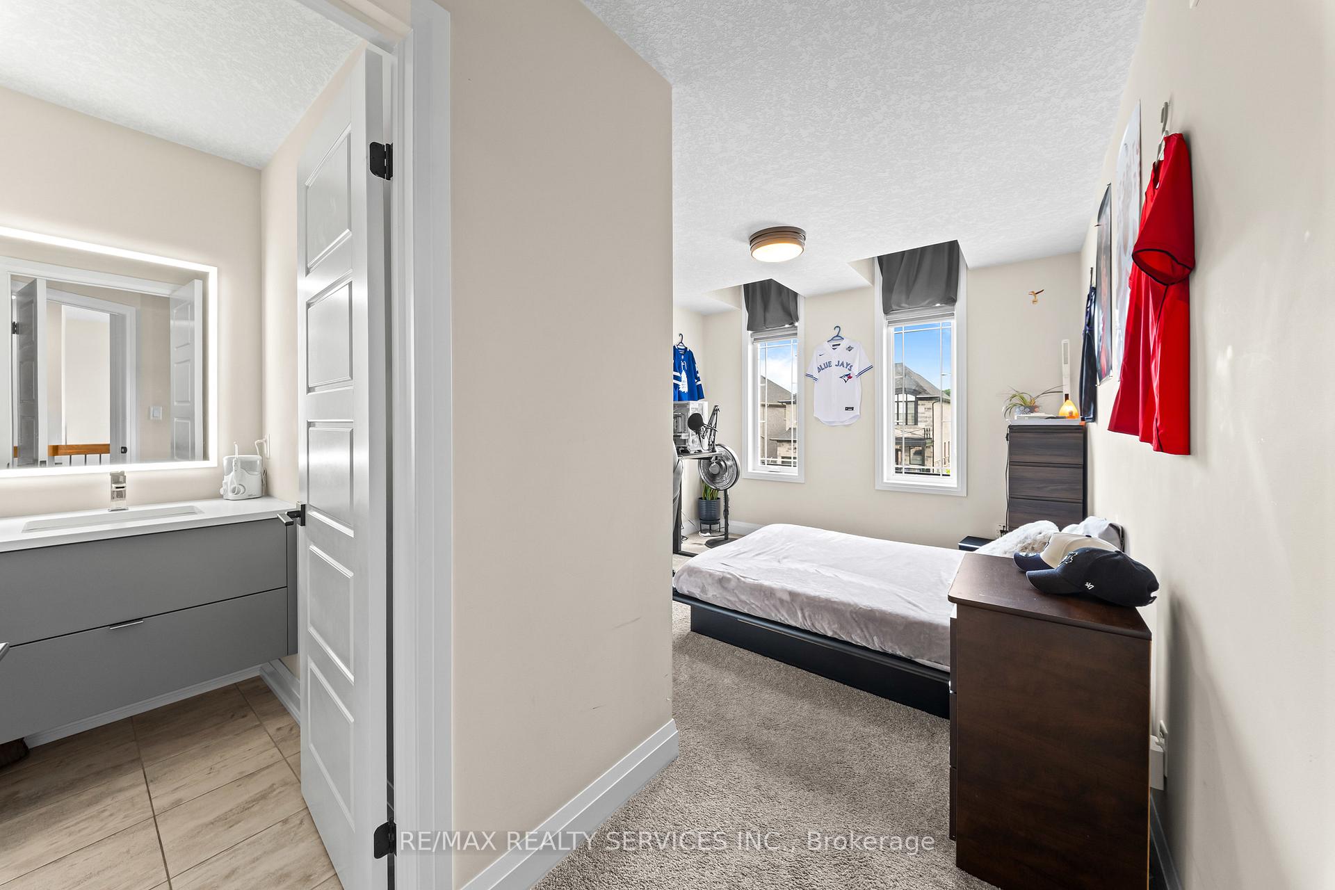 Photo 37 of 130 Pondcliffe Drive, Kitchener, Doon South — HOMEH
