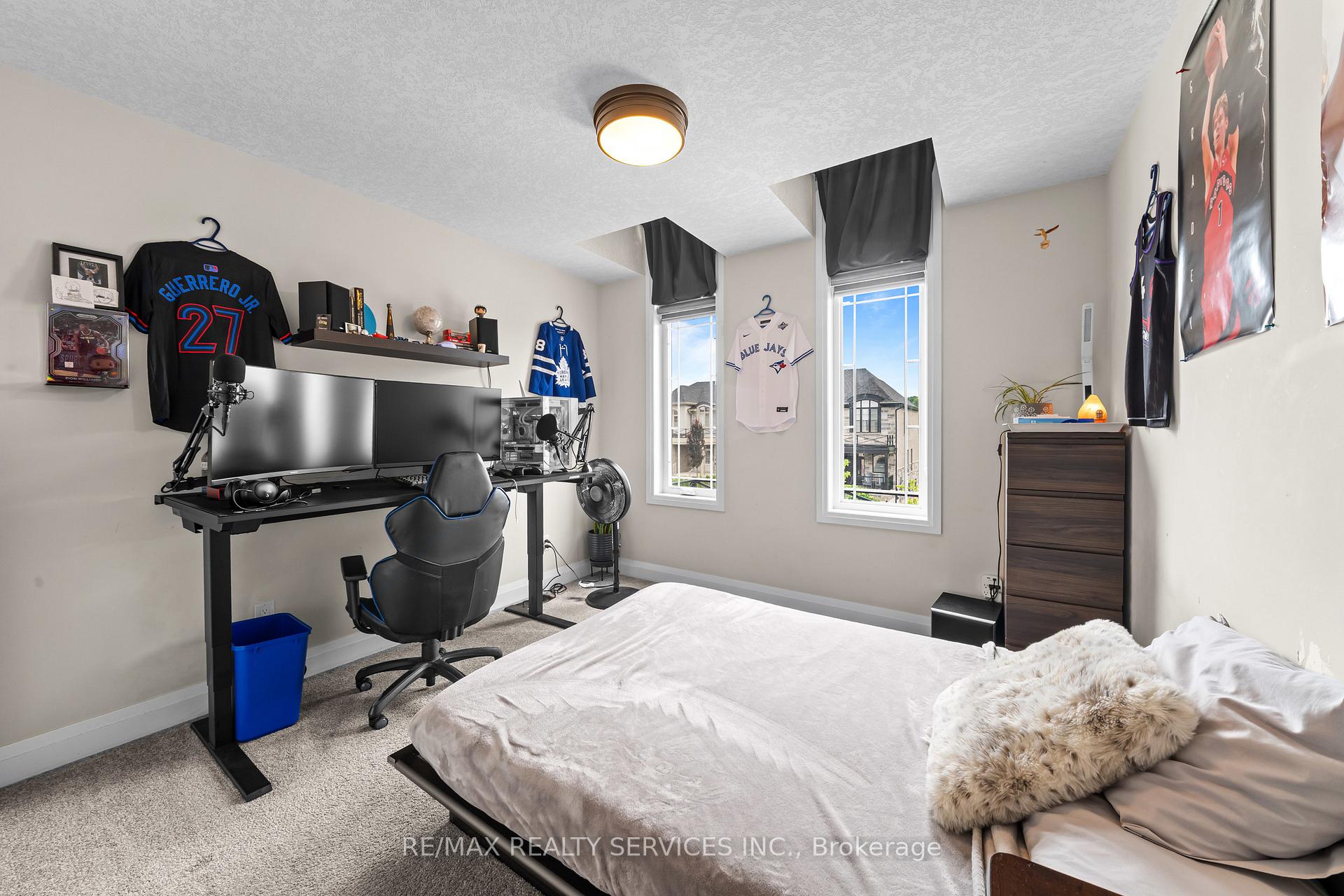 Photo 38 of 130 Pondcliffe Drive, Kitchener, Doon South — HOMEH