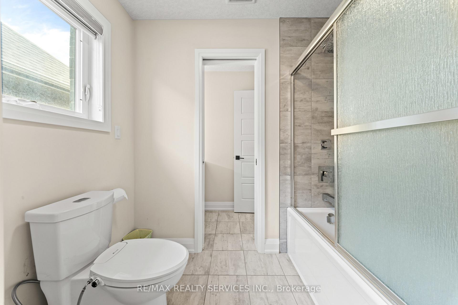 Photo 41 of 130 Pondcliffe Drive, Kitchener, Doon South — HOMEH