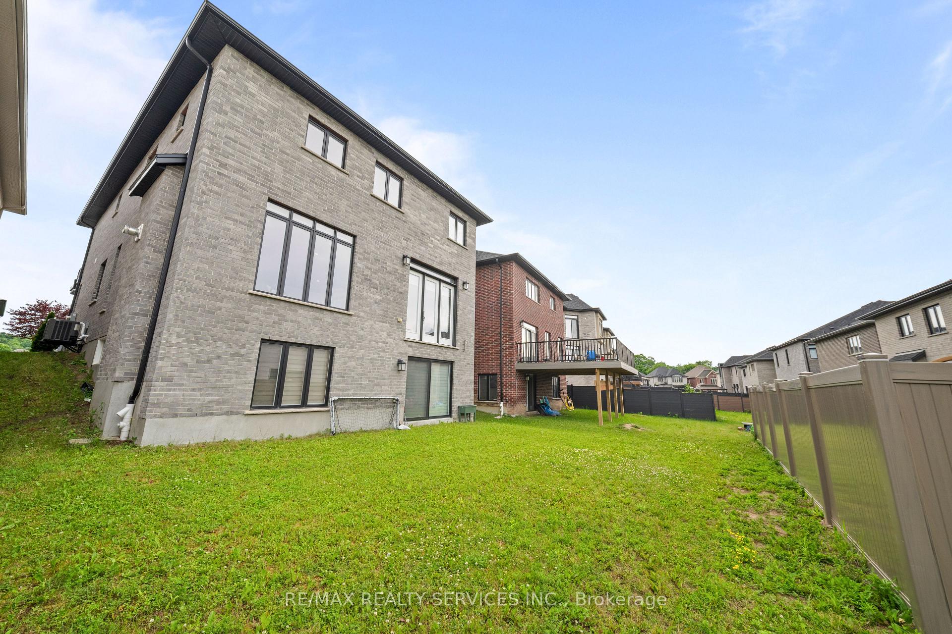 Photo 48 of 130 Pondcliffe Drive, Kitchener, Doon South — HOMEH
