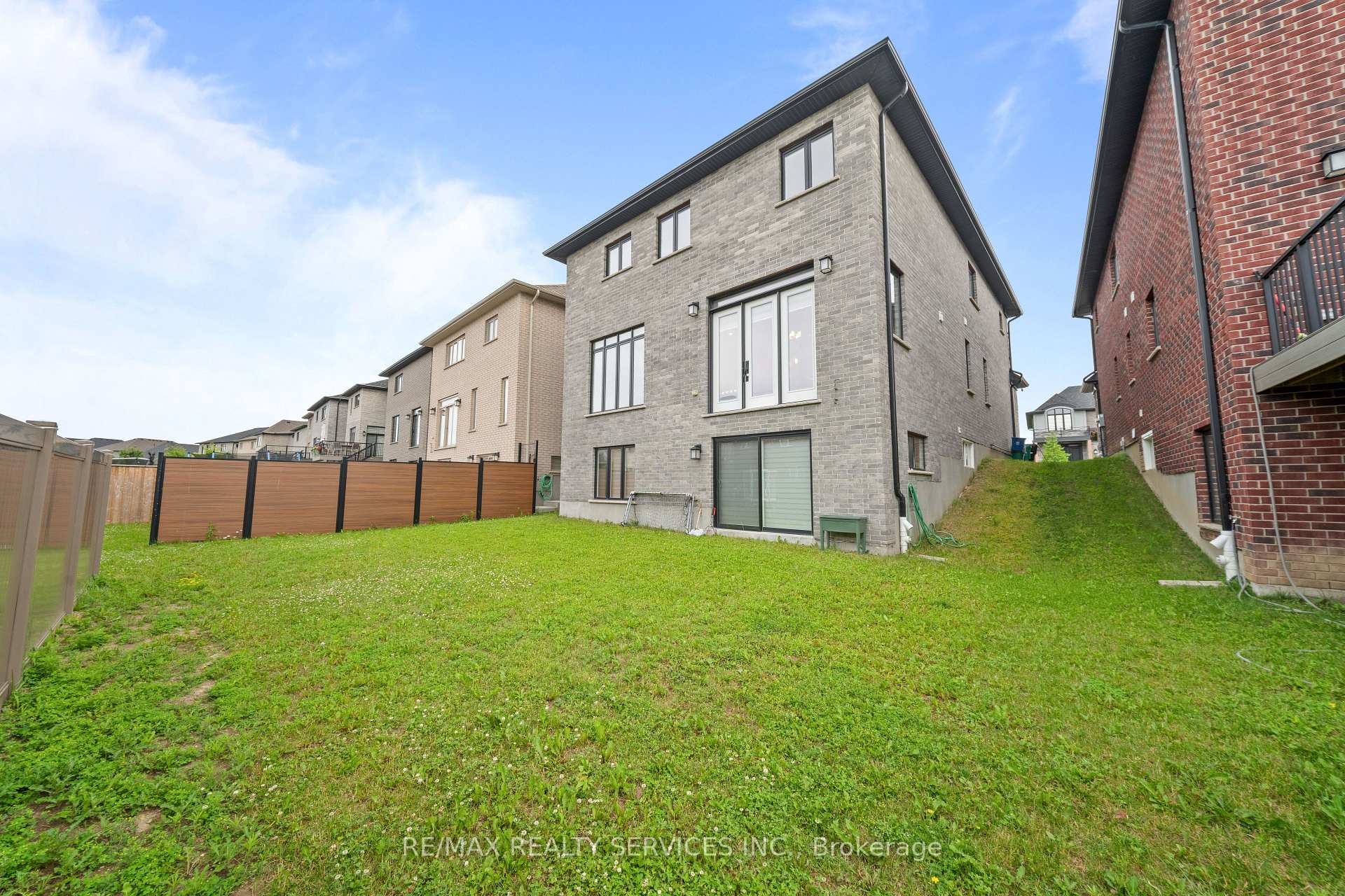 Photo 49 of 130 Pondcliffe Drive, Kitchener, Doon South — HOMEH