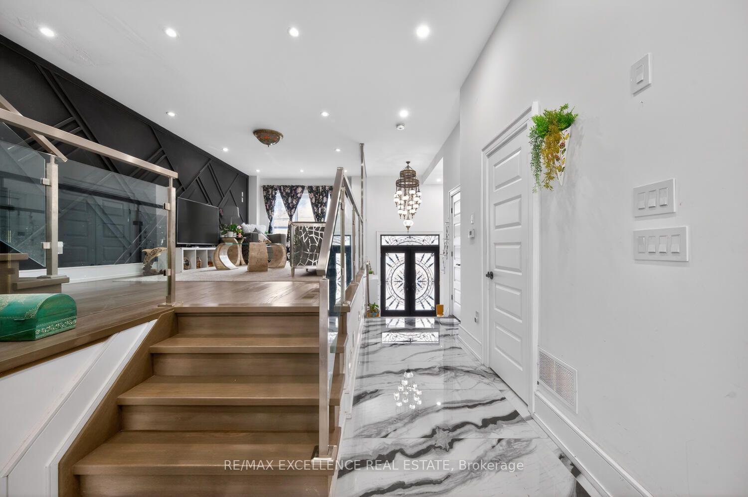 Photo 15 of 442 Pharmacy Avenue S, Scarborough, Clairlea-Birchmount — HOMEH