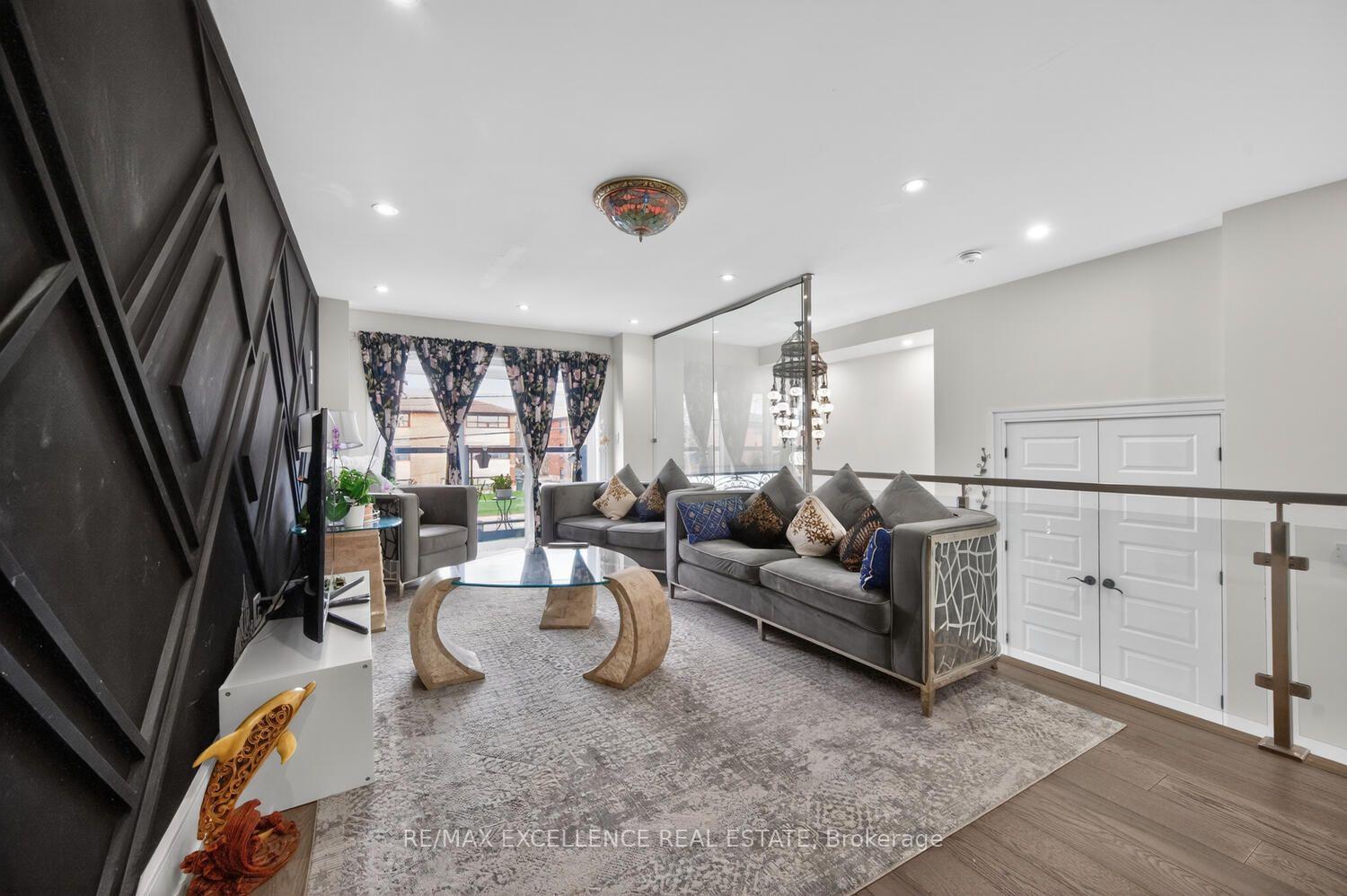 Photo 19 of 442 Pharmacy Avenue S, Scarborough, Clairlea-Birchmount — HOMEH