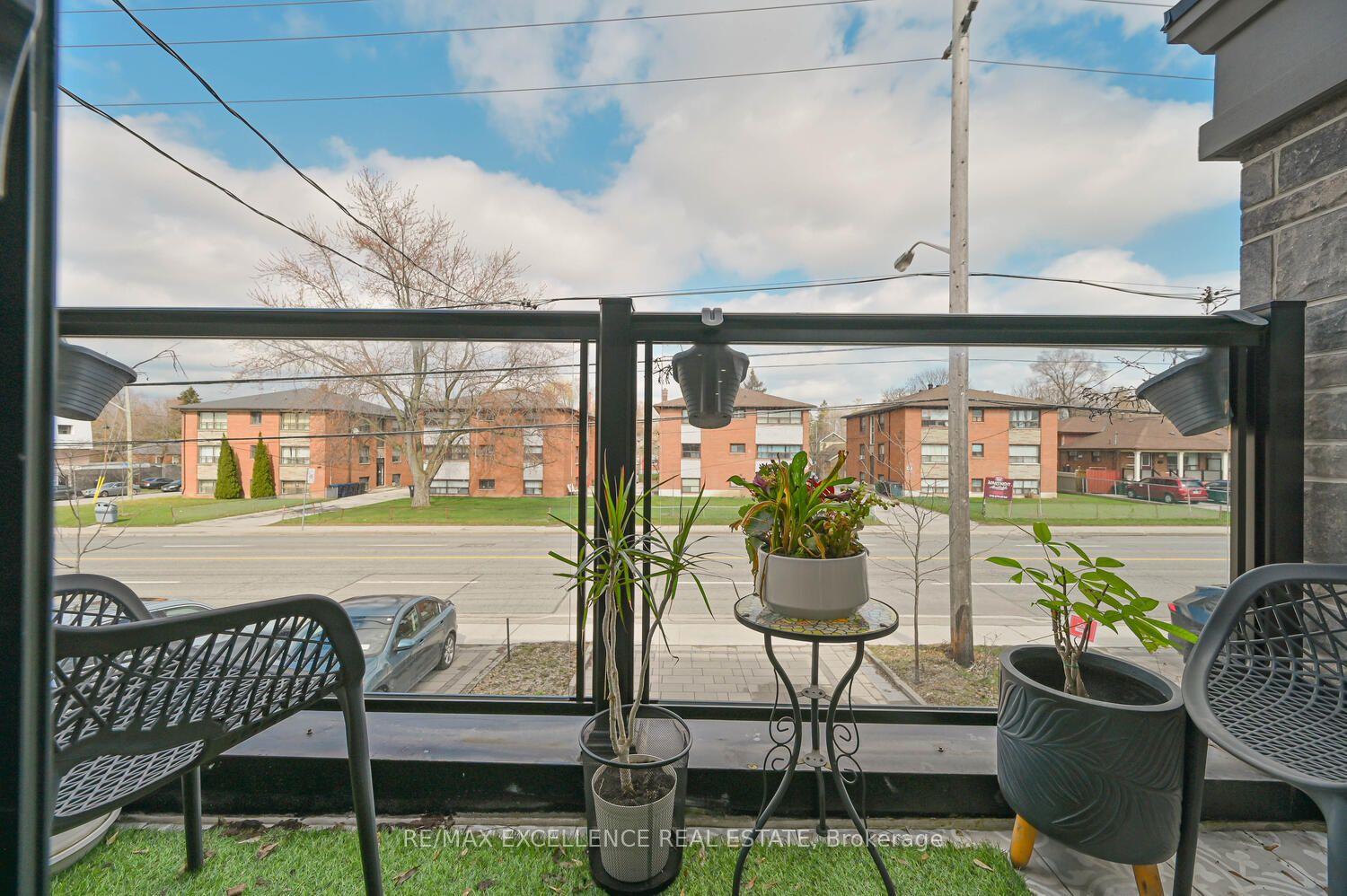 Photo 21 of 442 Pharmacy Avenue S, Scarborough, Clairlea-Birchmount — HOMEH