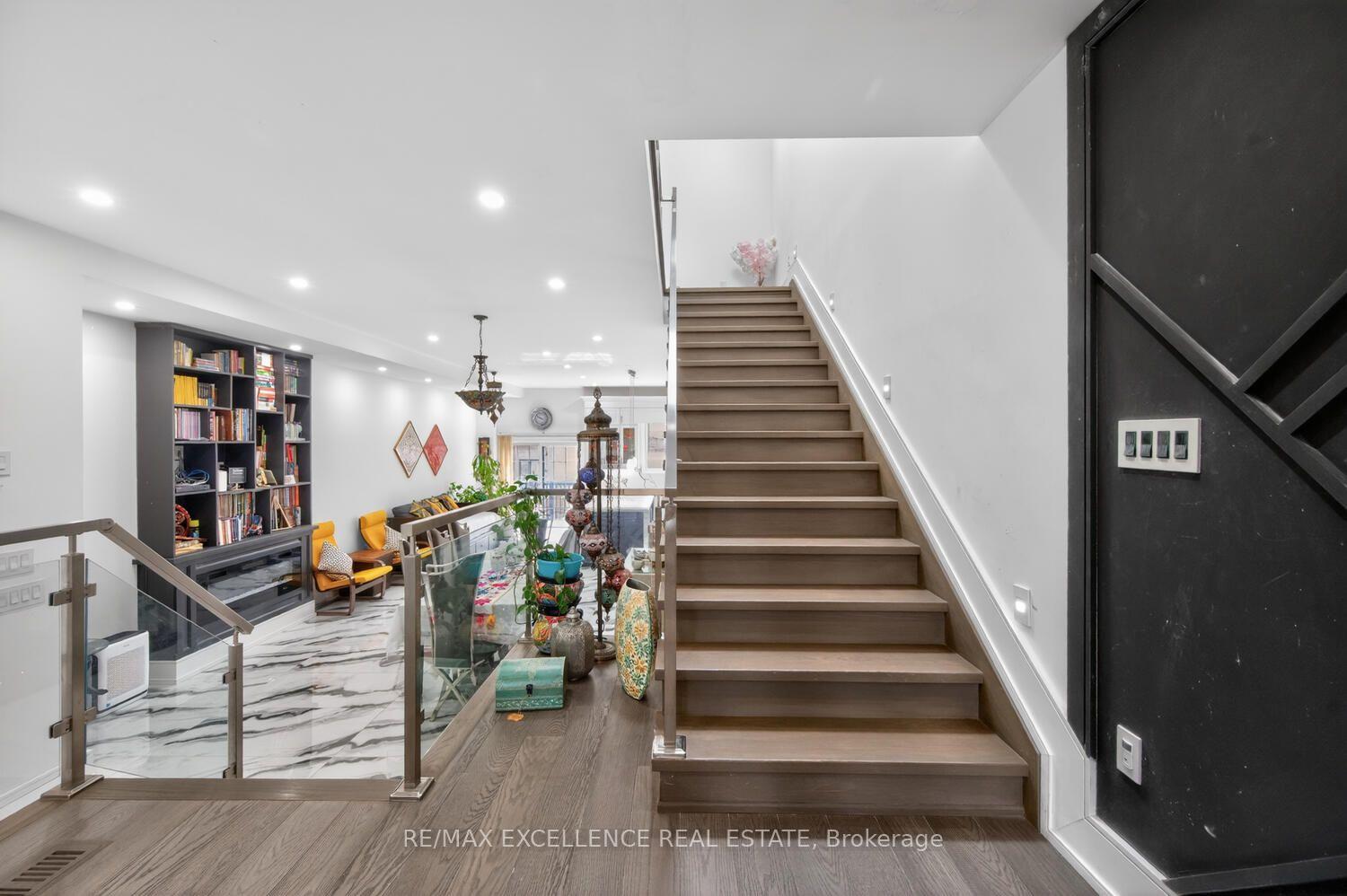 Photo 22 of 442 Pharmacy Avenue S, Scarborough, Clairlea-Birchmount — HOMEH