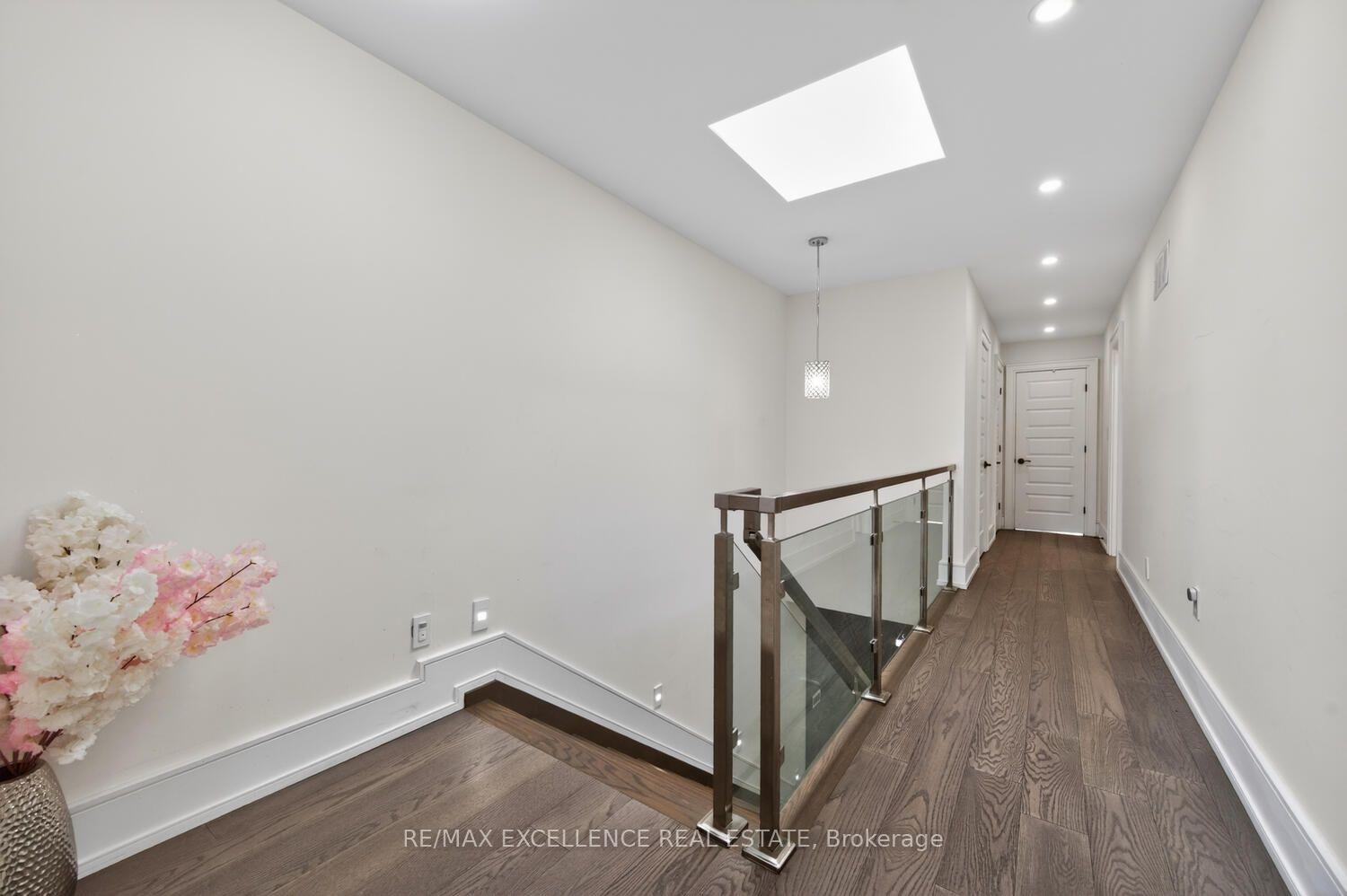 Photo 23 of 442 Pharmacy Avenue S, Scarborough, Clairlea-Birchmount — HOMEH