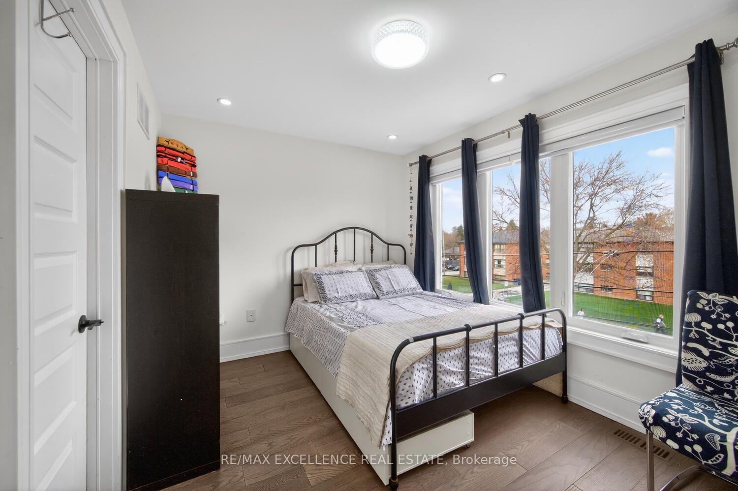 Photo 30 of 442 Pharmacy Avenue S, Scarborough, Clairlea-Birchmount — HOMEH