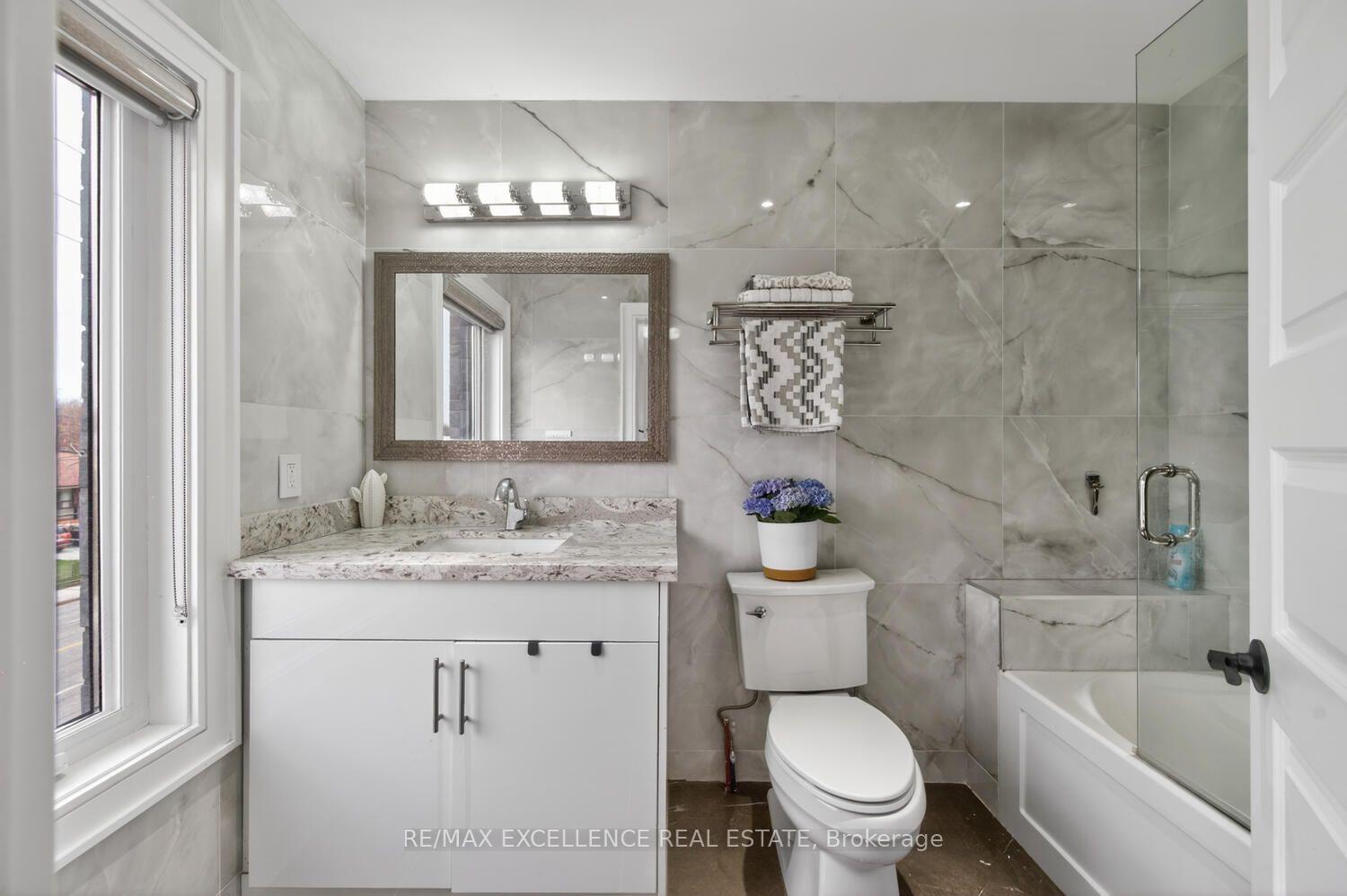 Photo 31 of 442 Pharmacy Avenue S, Scarborough, Clairlea-Birchmount — HOMEH