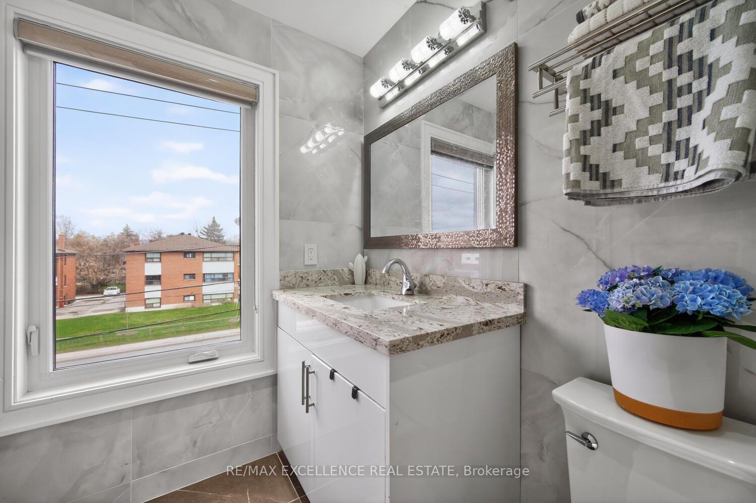 Photo 32 of 442 Pharmacy Avenue S, Scarborough, Clairlea-Birchmount — HOMEH
