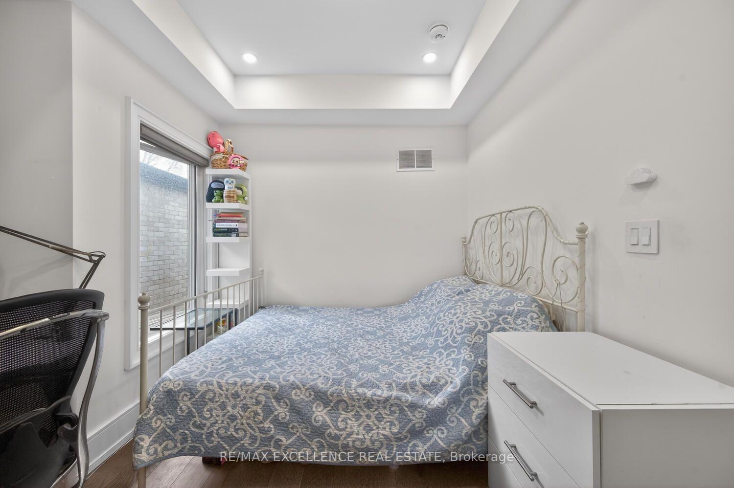 Photo 36 of 442 Pharmacy Avenue S, Scarborough, Clairlea-Birchmount — HOMEH