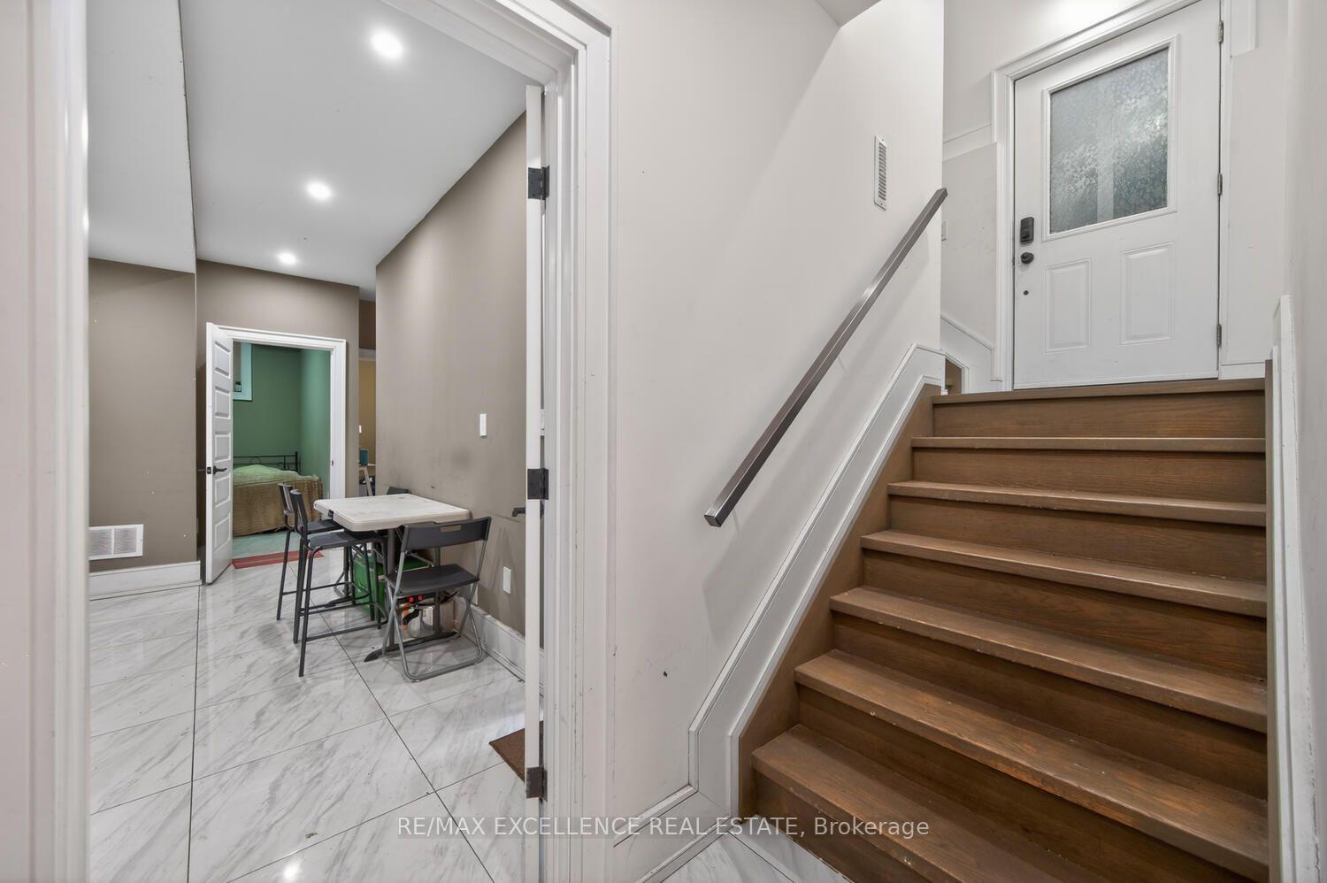 Photo 40 of 442 Pharmacy Avenue S, Scarborough, Clairlea-Birchmount — HOMEH