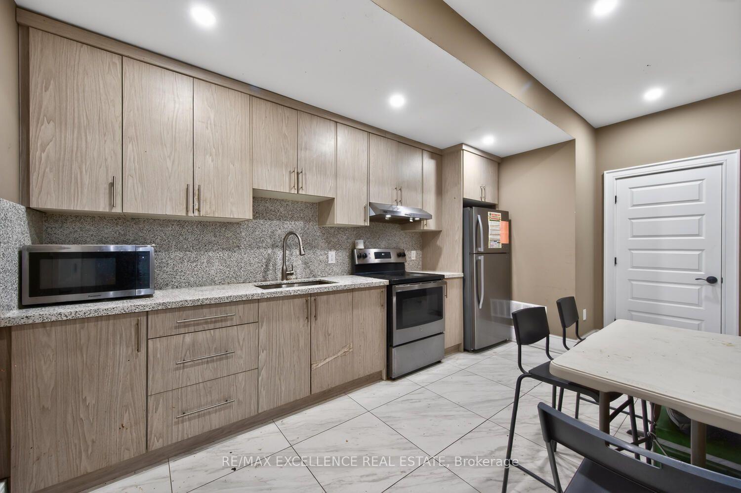 Photo 41 of 442 Pharmacy Avenue S, Scarborough, Clairlea-Birchmount — HOMEH