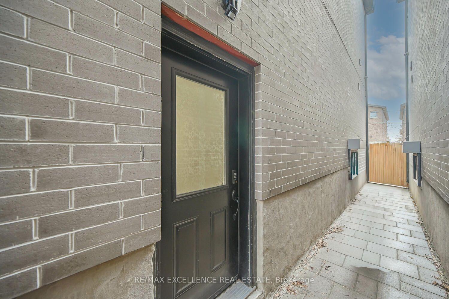 Photo 44 of 442 Pharmacy Avenue S, Scarborough, Clairlea-Birchmount — HOMEH