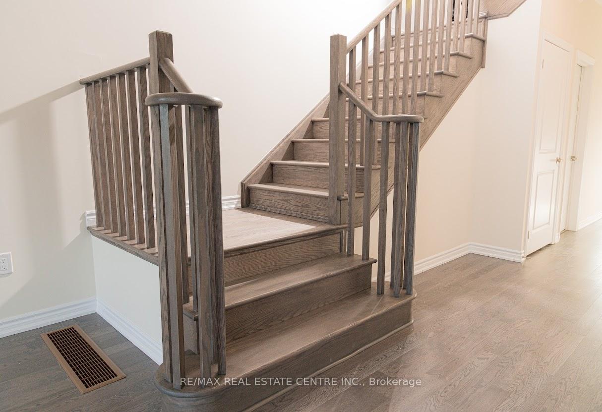 Photo 8 of 386 Barker Parkway, Thorold, Rolling Meadows — HOMEH