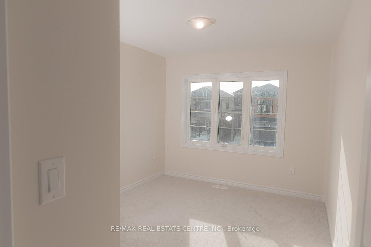 Photo 9 of 386 Barker Parkway, Thorold, Rolling Meadows — HOMEH