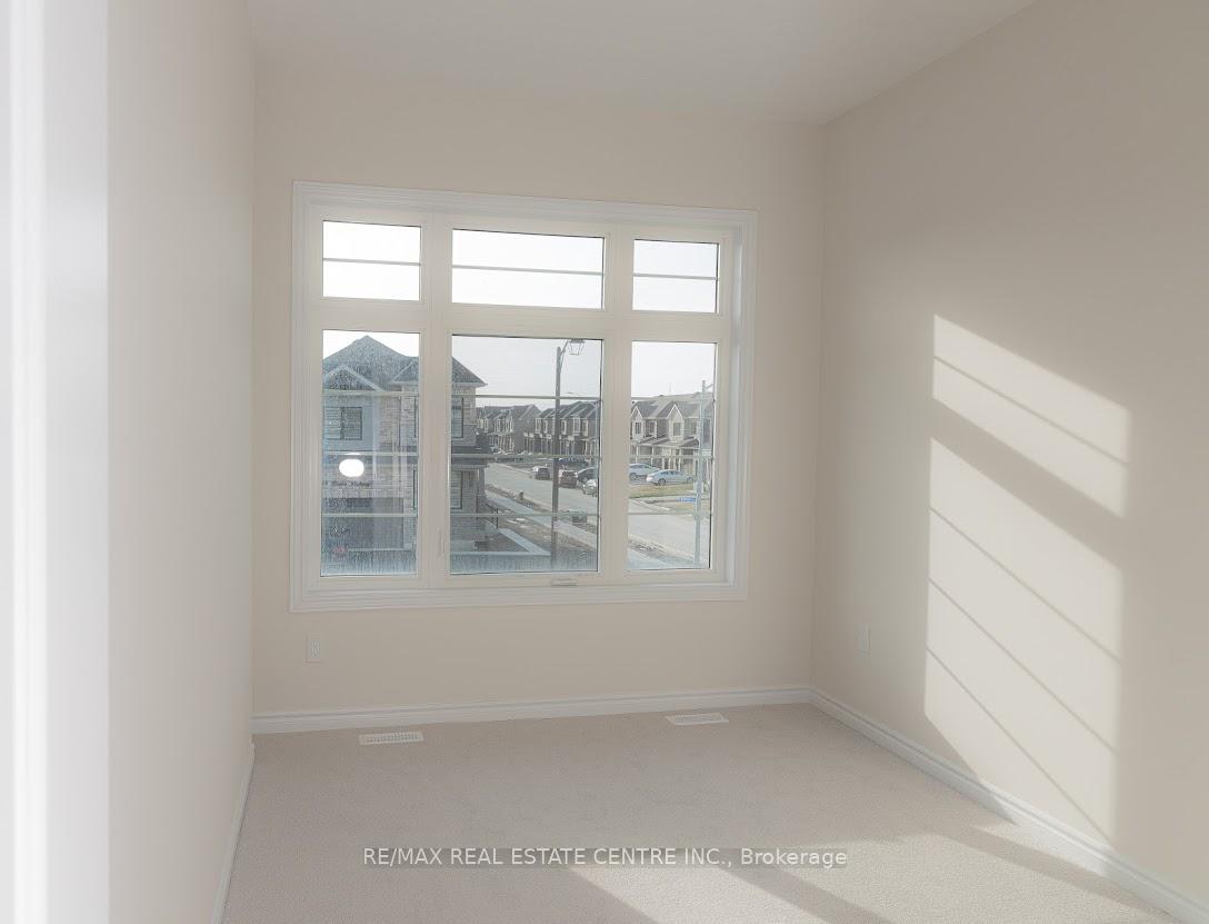 Photo 10 of 386 Barker Parkway, Thorold, Rolling Meadows — HOMEH