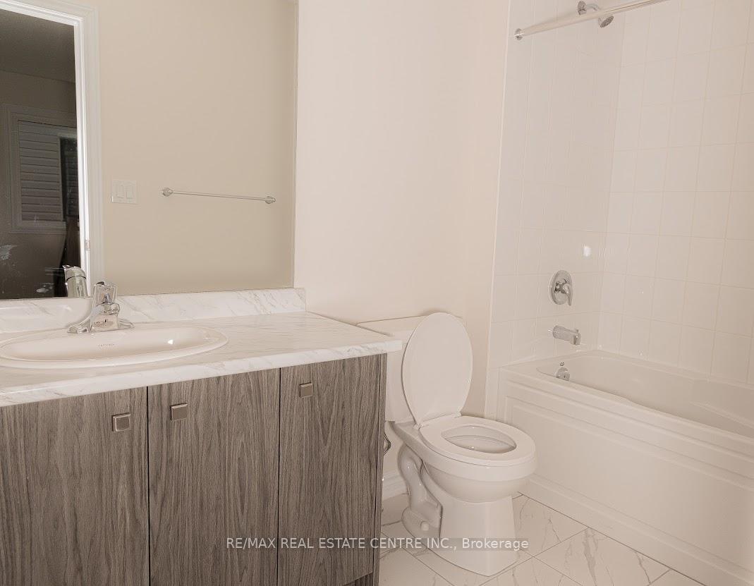 Photo 11 of 386 Barker Parkway, Thorold, Rolling Meadows — HOMEH
