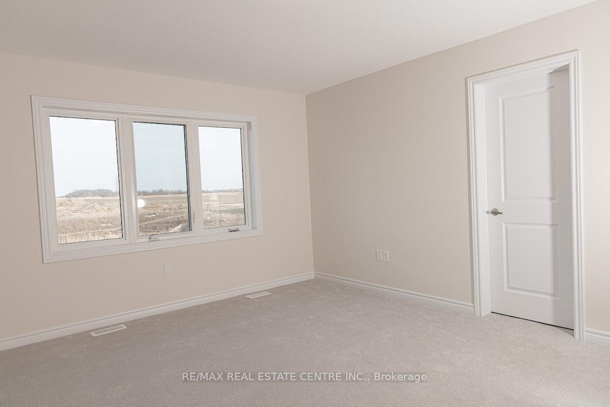 Photo 12 of 386 Barker Parkway, Thorold, Rolling Meadows — HOMEH