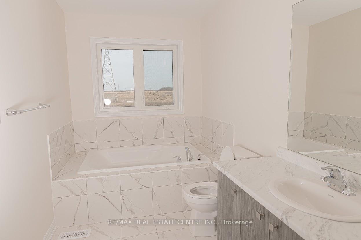 Photo 13 of 386 Barker Parkway, Thorold, Rolling Meadows — HOMEH