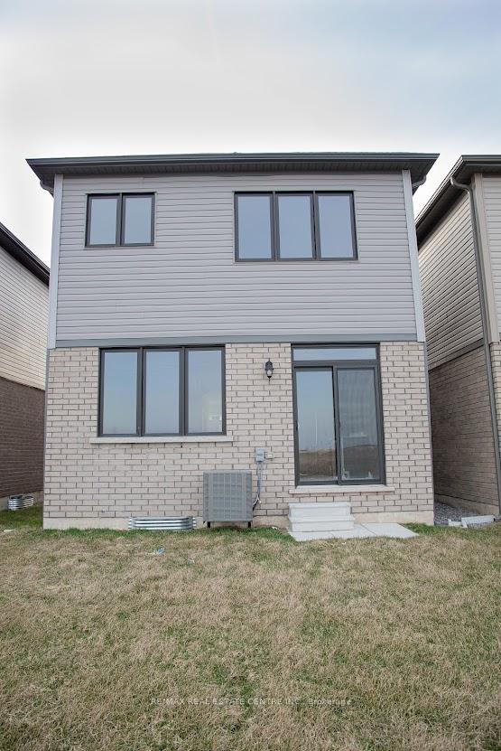 Photo 18 of 386 Barker Parkway, Thorold, Rolling Meadows — HOMEH