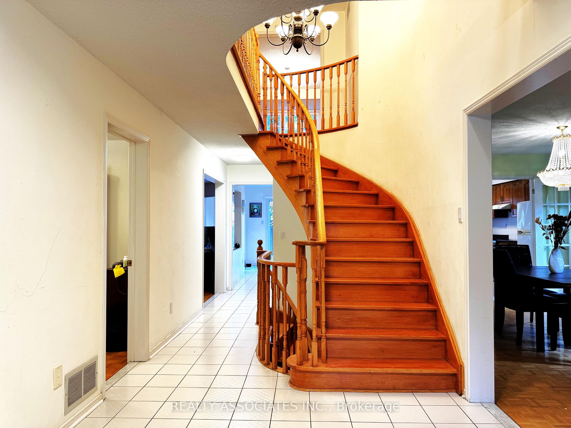 Photo 2 of 46 Lagani Avenue, Richmond Hill, Doncrest — HOMEH