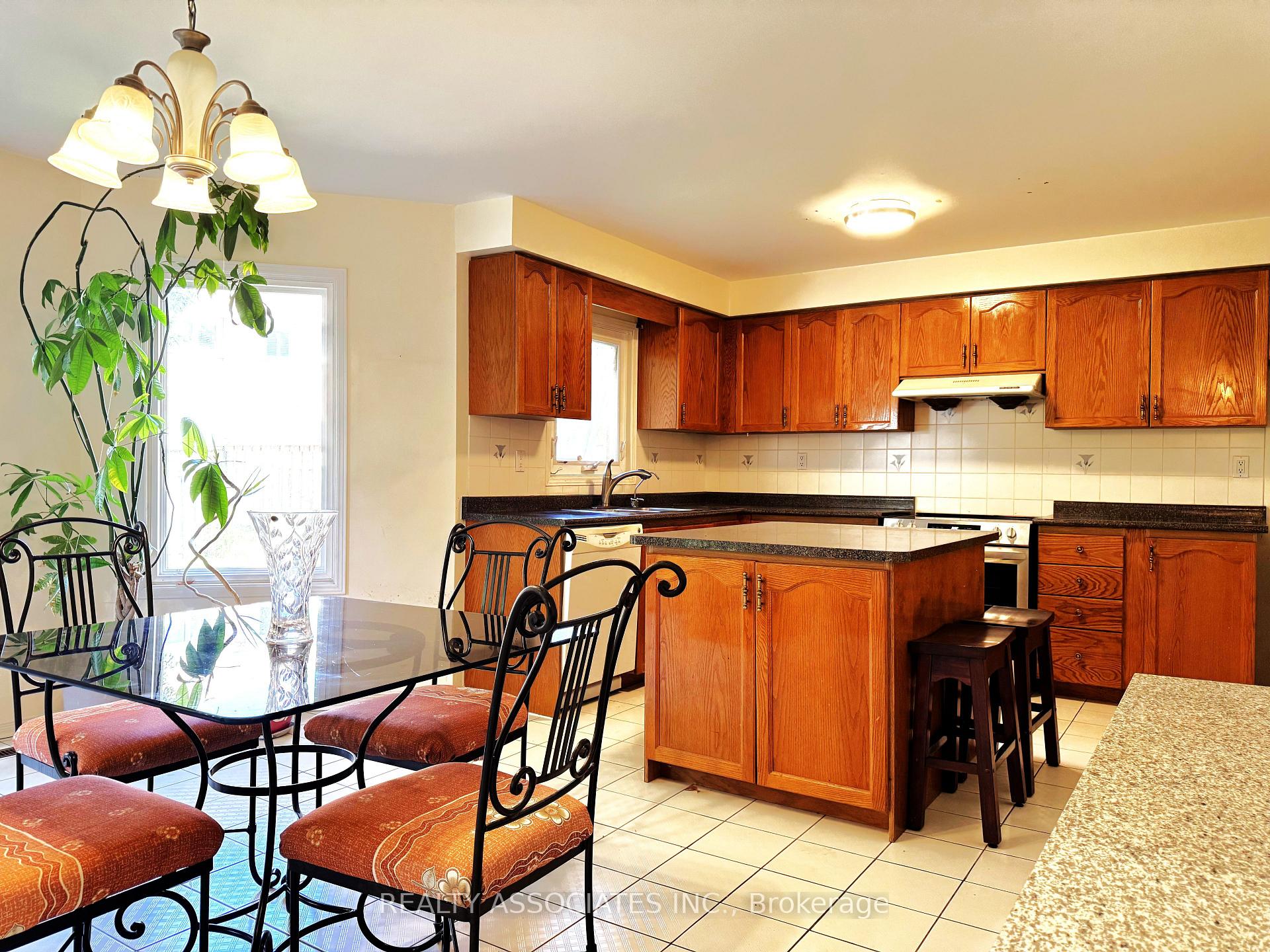 Photo 10 of 46 Lagani Avenue, Richmond Hill, Doncrest — HOMEH