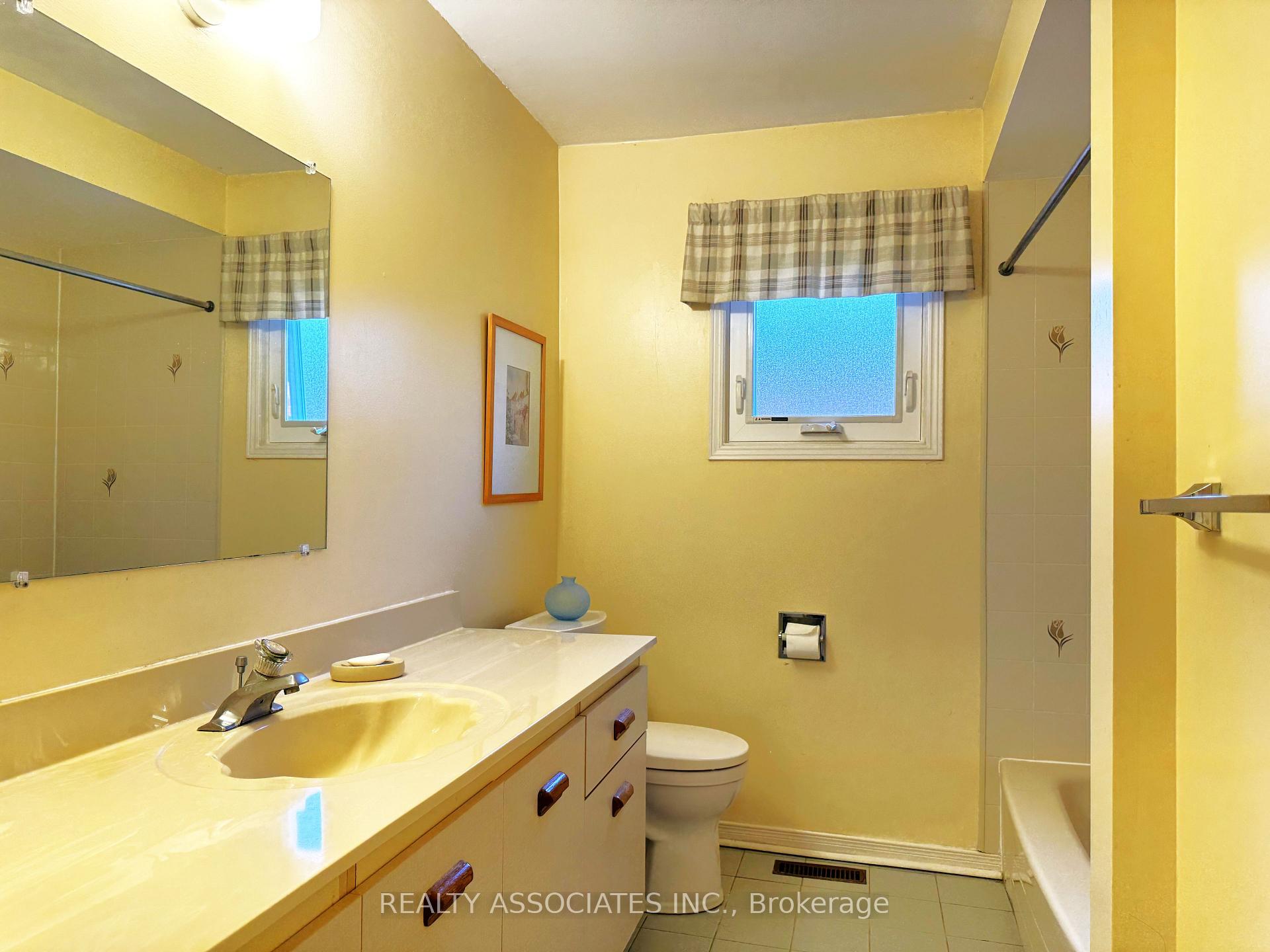 Photo 16 of 46 Lagani Avenue, Richmond Hill, Doncrest — HOMEH
