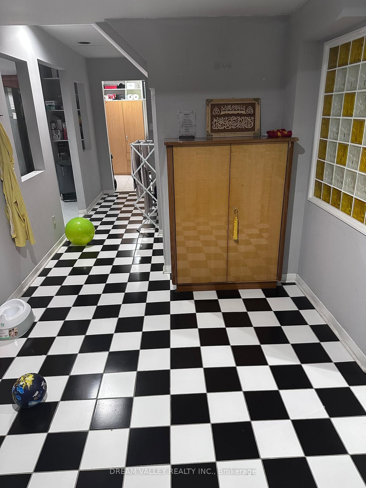 Photo 4 of Unit Basement, 275 Waterford Gate, Pickering, Highbush — HOMEH