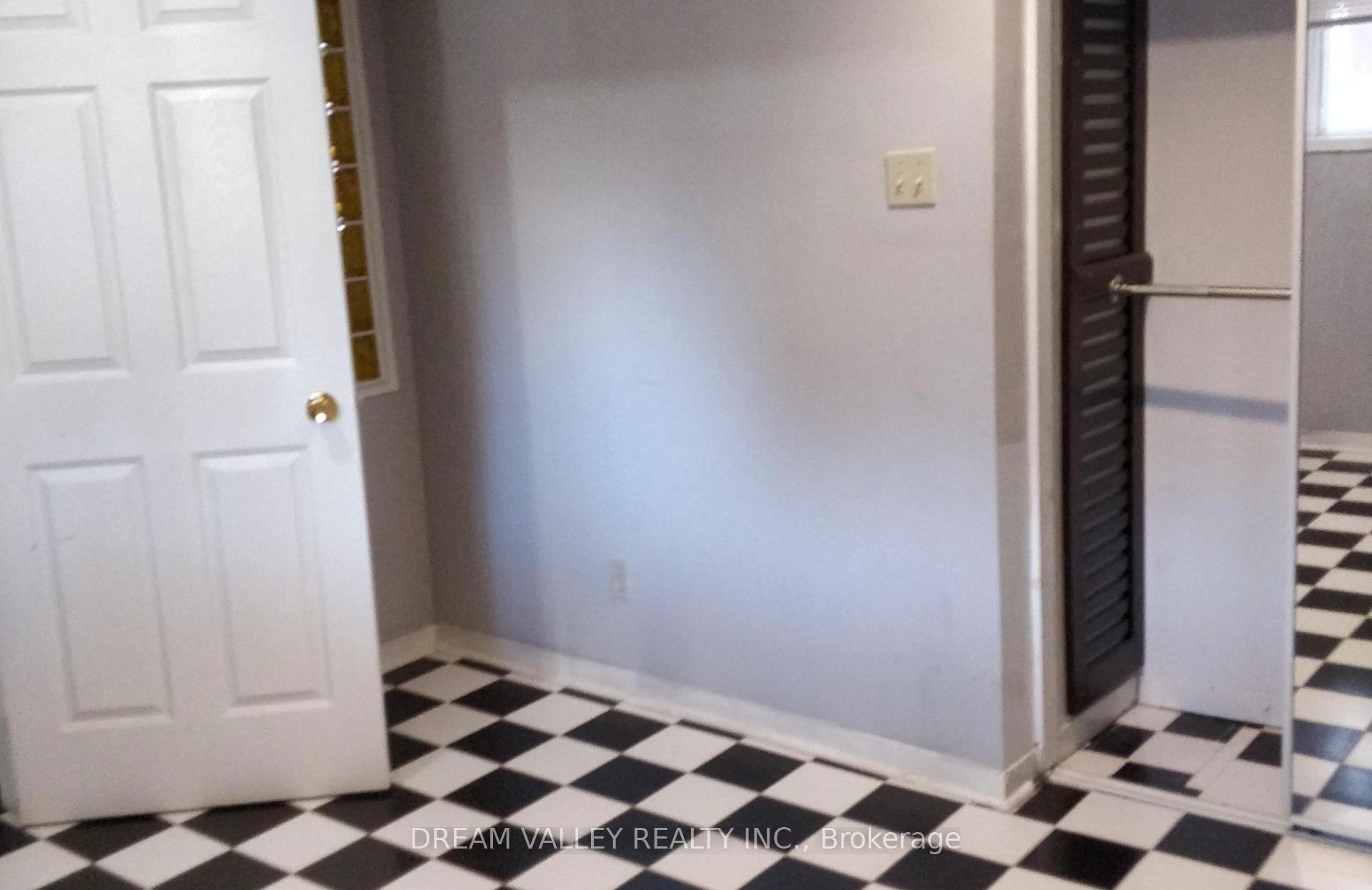 Photo 6 of Unit Basement, 275 Waterford Gate, Pickering, Highbush — HOMEH