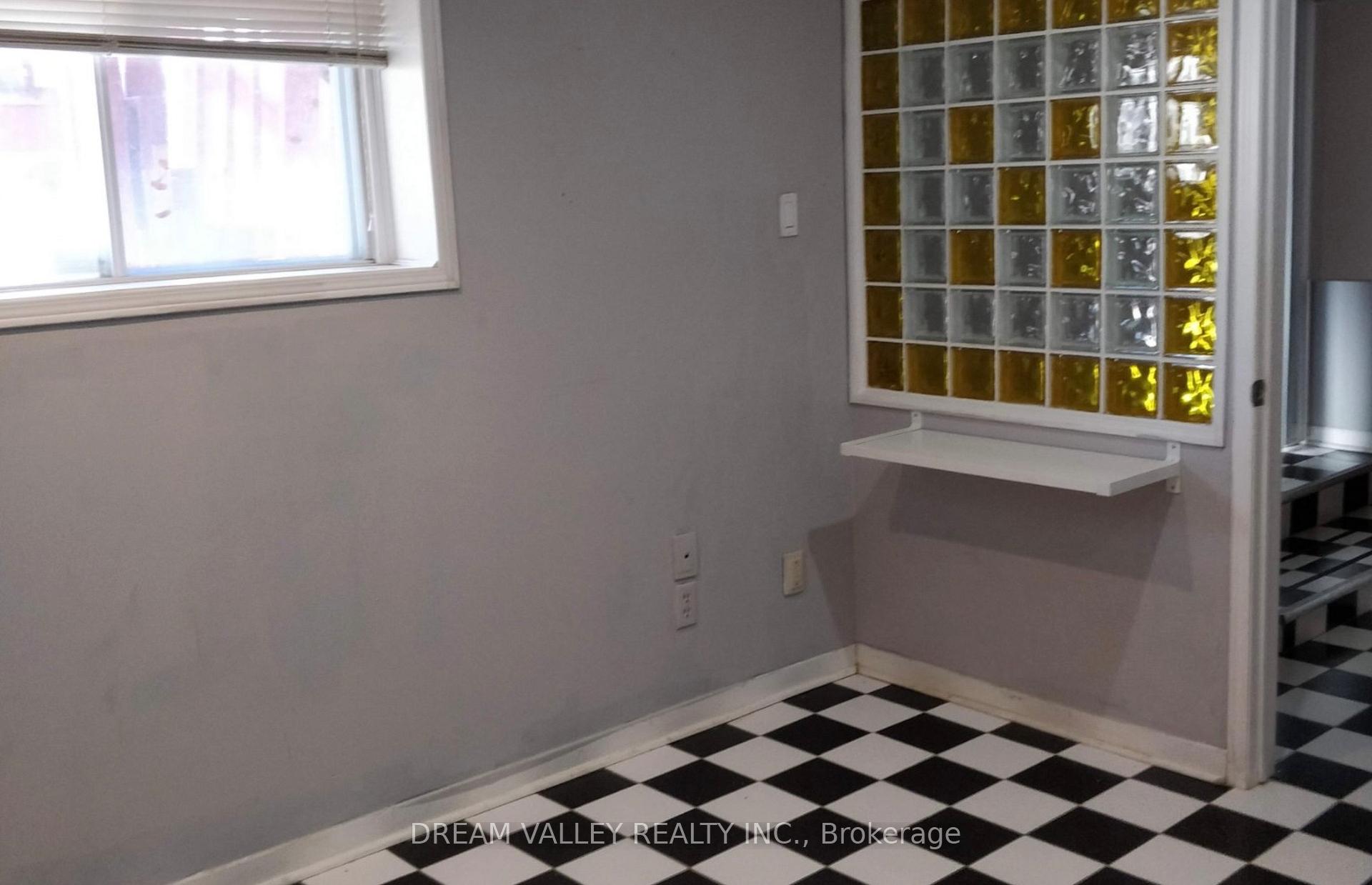 Photo 9 of Unit Basement, 275 Waterford Gate, Pickering, Highbush — HOMEH