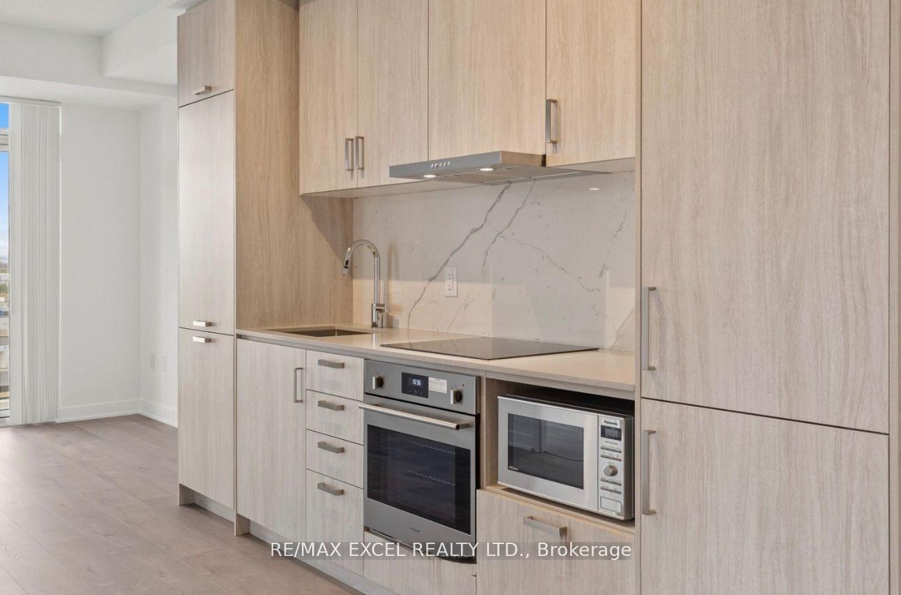 Photo 5 of Unit 820, 60 Honeycrisp Crescent, Vaughan, Vaughan Corporate Centre — HOMEH