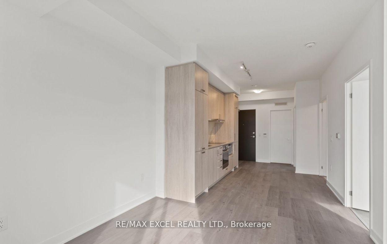 Photo 6 of Unit 820, 60 Honeycrisp Crescent, Vaughan, Vaughan Corporate Centre — HOMEH