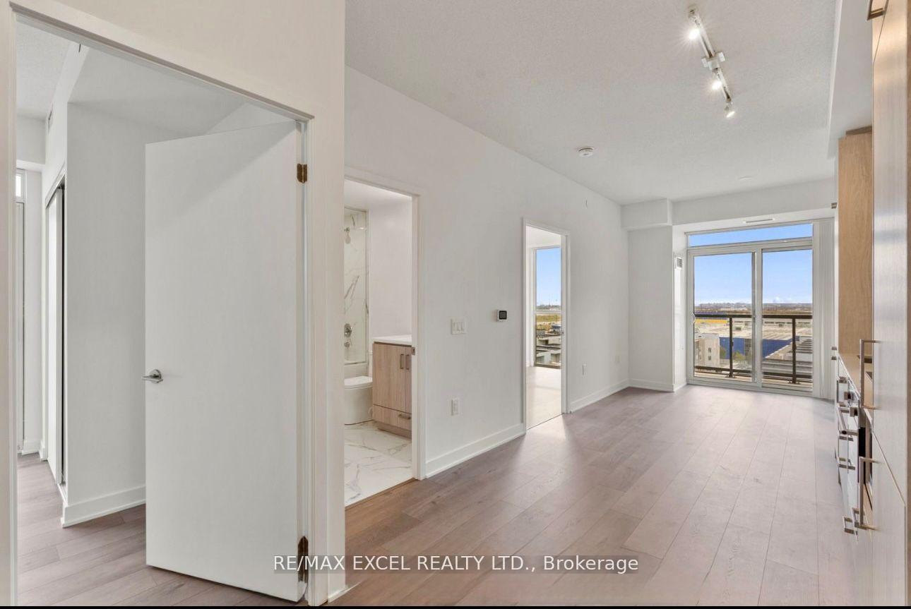 Photo 7 of Unit 820, 60 Honeycrisp Crescent, Vaughan, Vaughan Corporate Centre — HOMEH