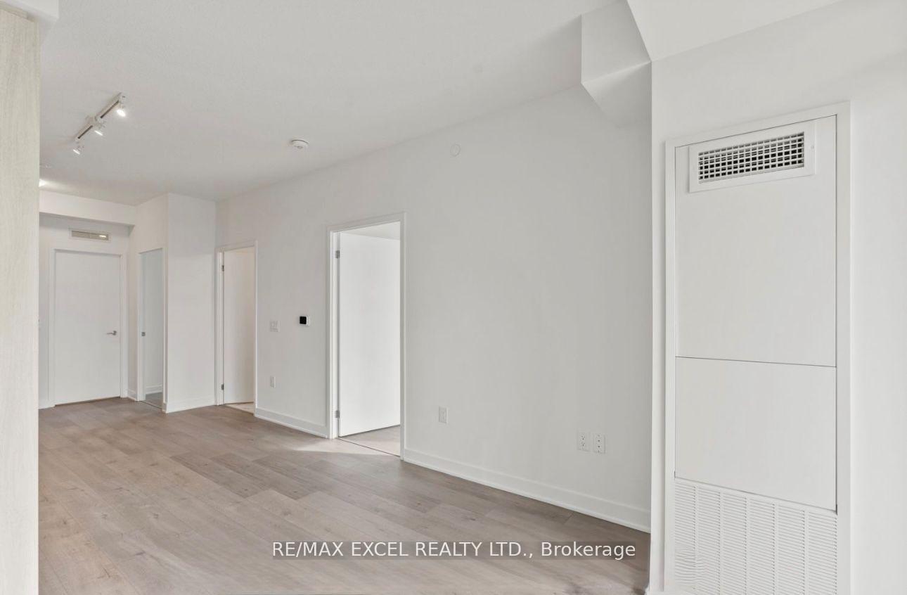 Photo 8 of Unit 820, 60 Honeycrisp Crescent, Vaughan, Vaughan Corporate Centre — HOMEH