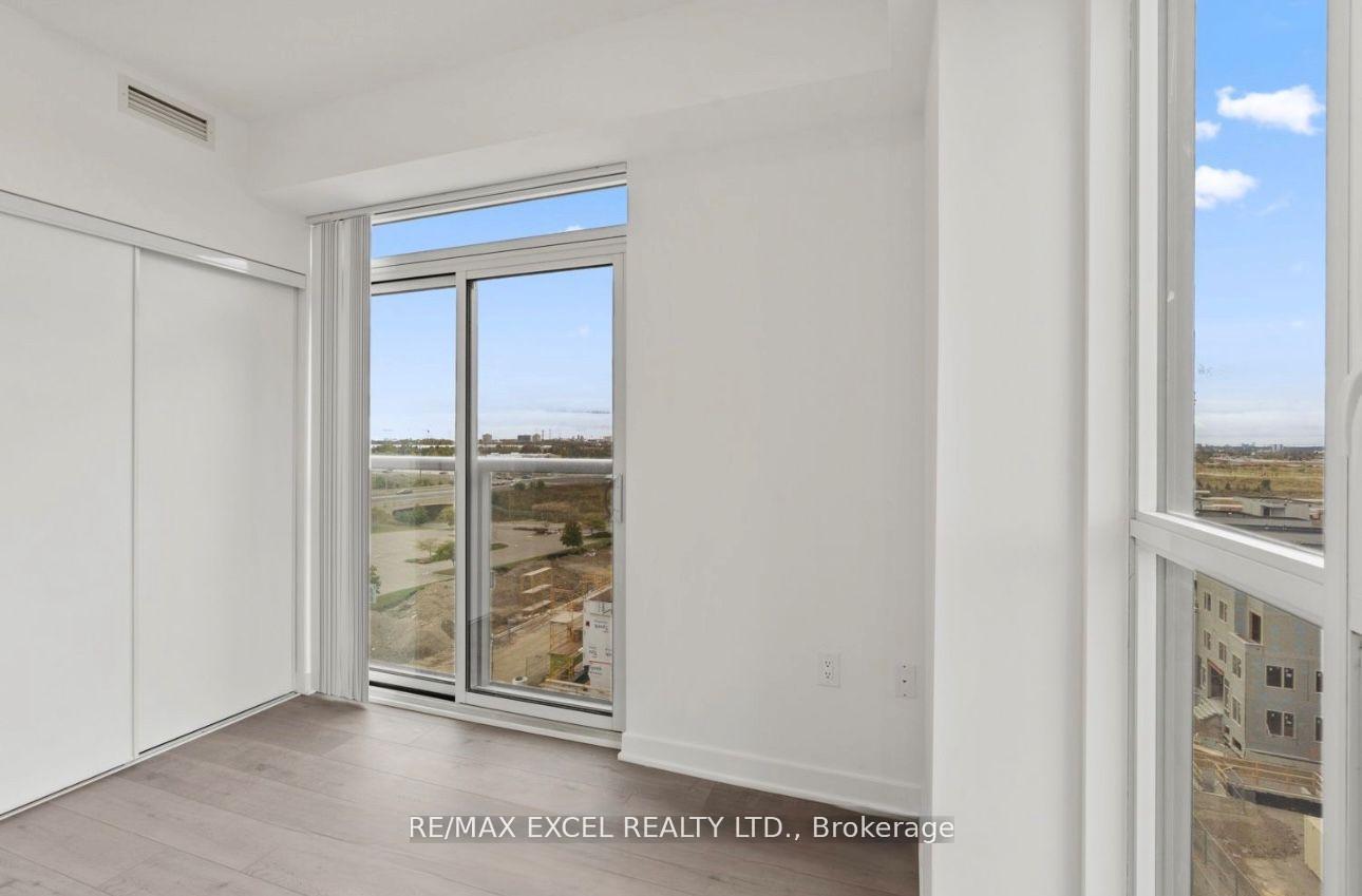 Photo 9 of Unit 820, 60 Honeycrisp Crescent, Vaughan, Vaughan Corporate Centre — HOMEH