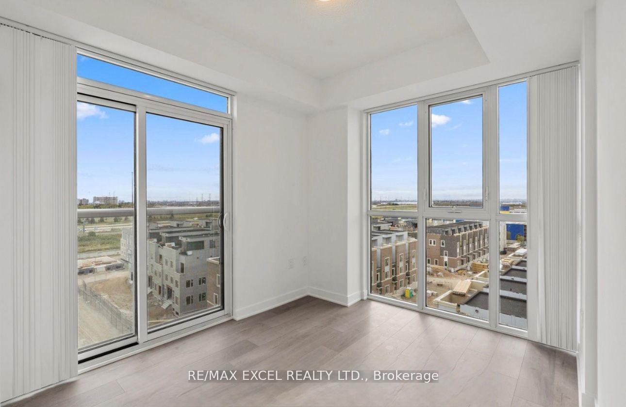 Photo 10 of Unit 820, 60 Honeycrisp Crescent, Vaughan, Vaughan Corporate Centre — HOMEH