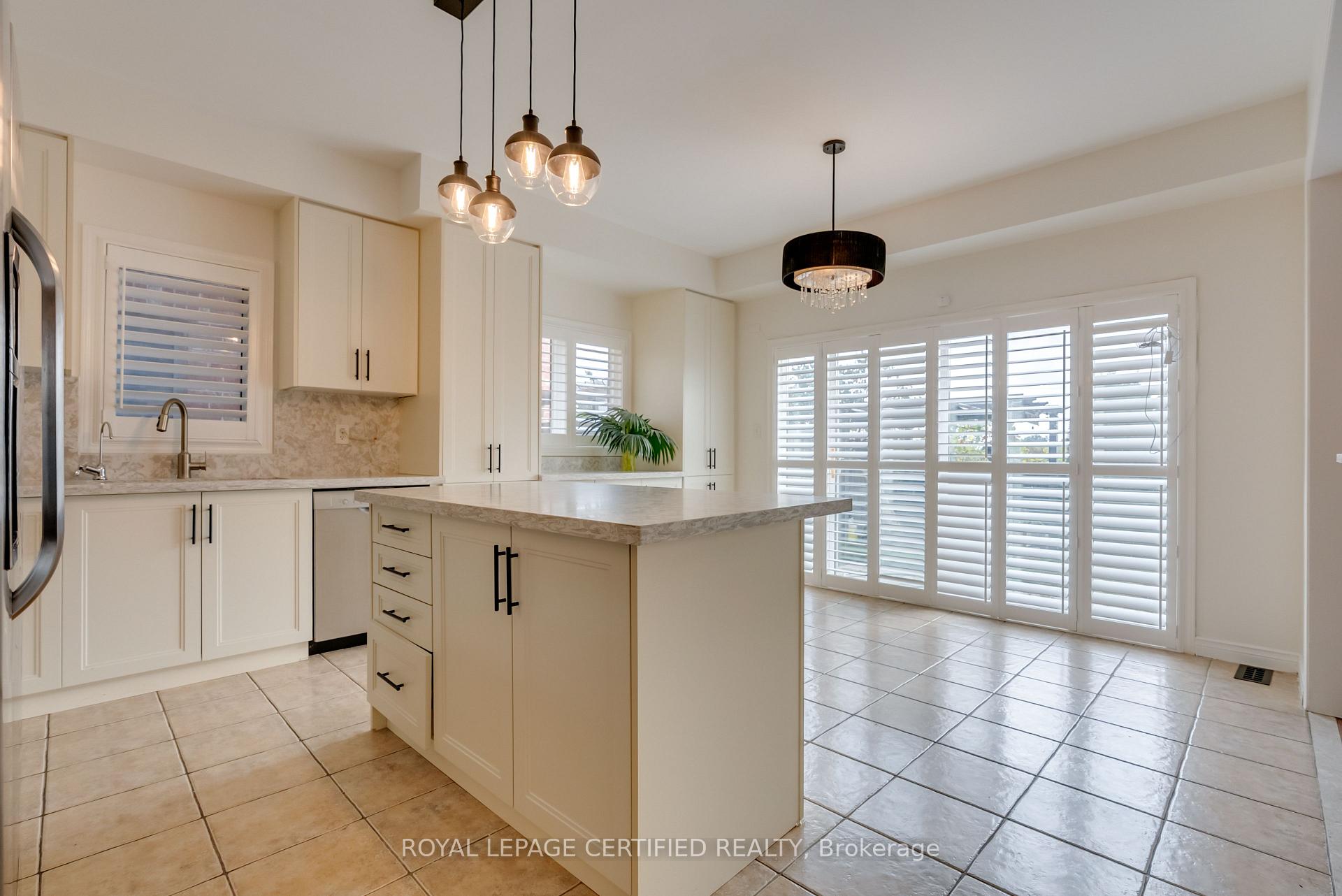 Photo 8 of 3053 Ferguson Drive, Burlington, Alton — HOMEH