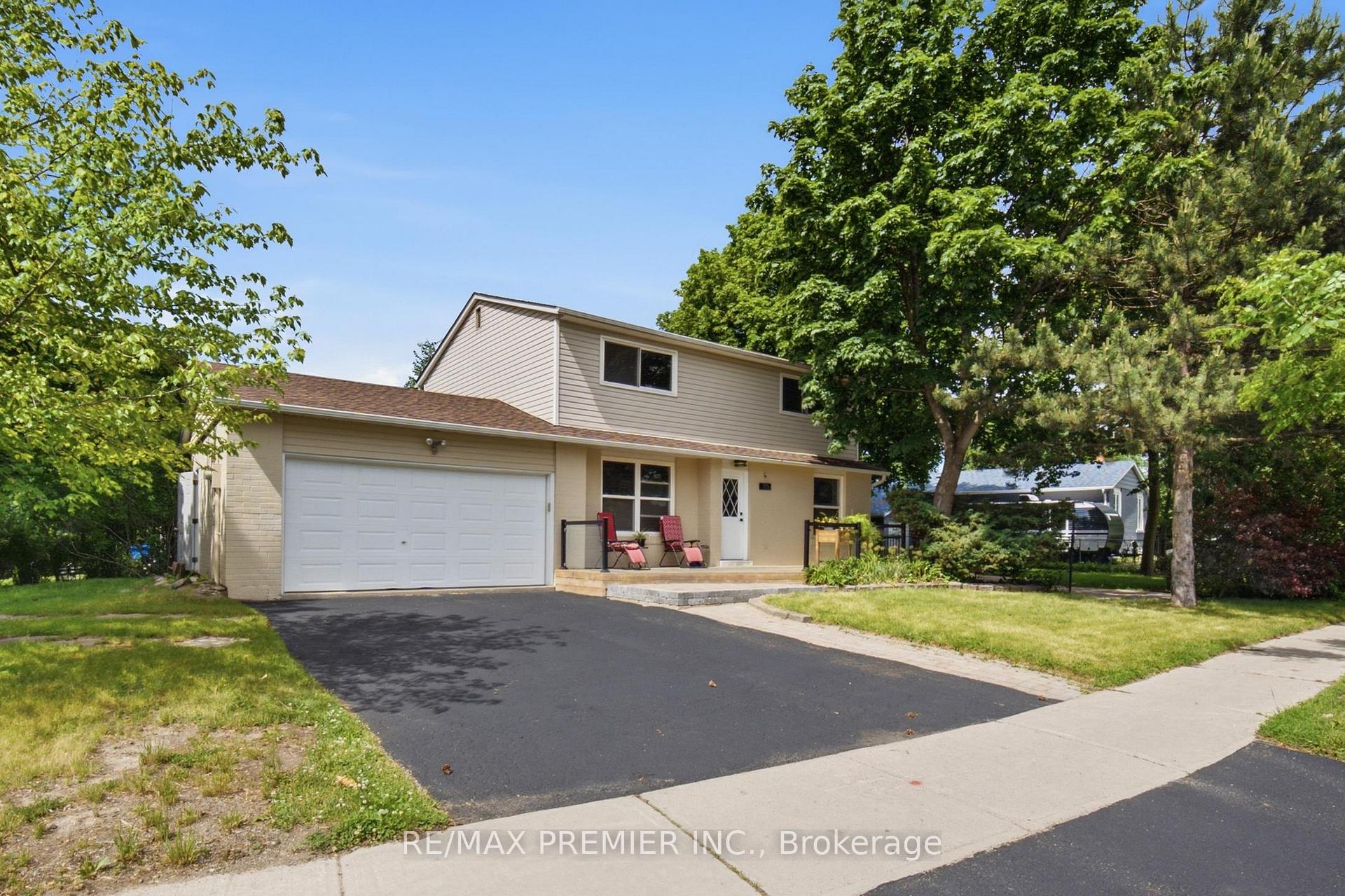 Photo 2 of 115 William Roe Boulevard, Newmarket, Central Newmarket — HOMEH