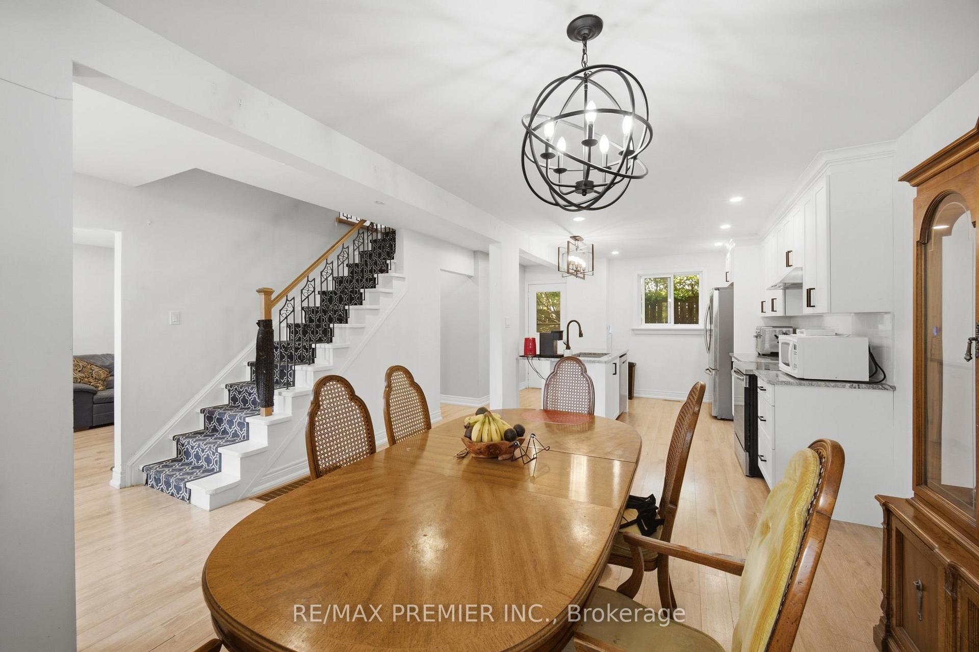 Photo 4 of 115 William Roe Boulevard, Newmarket, Central Newmarket — HOMEH