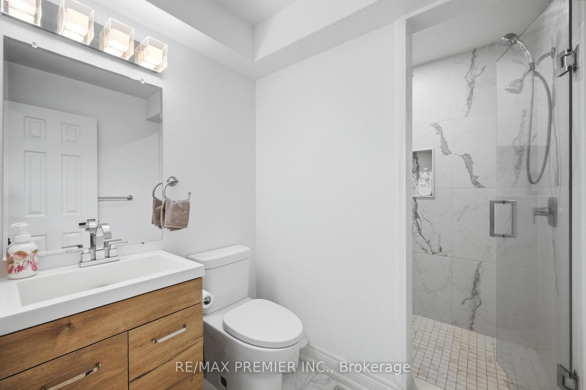 Photo 7 of 115 William Roe Boulevard, Newmarket, Central Newmarket — HOMEH